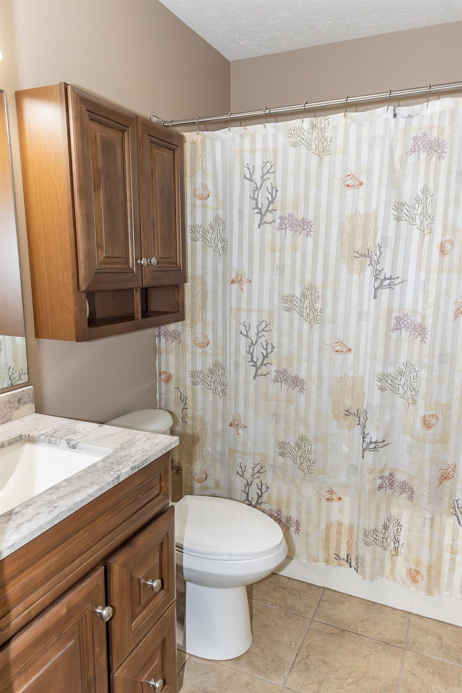 ROLLING HILLS - Residential