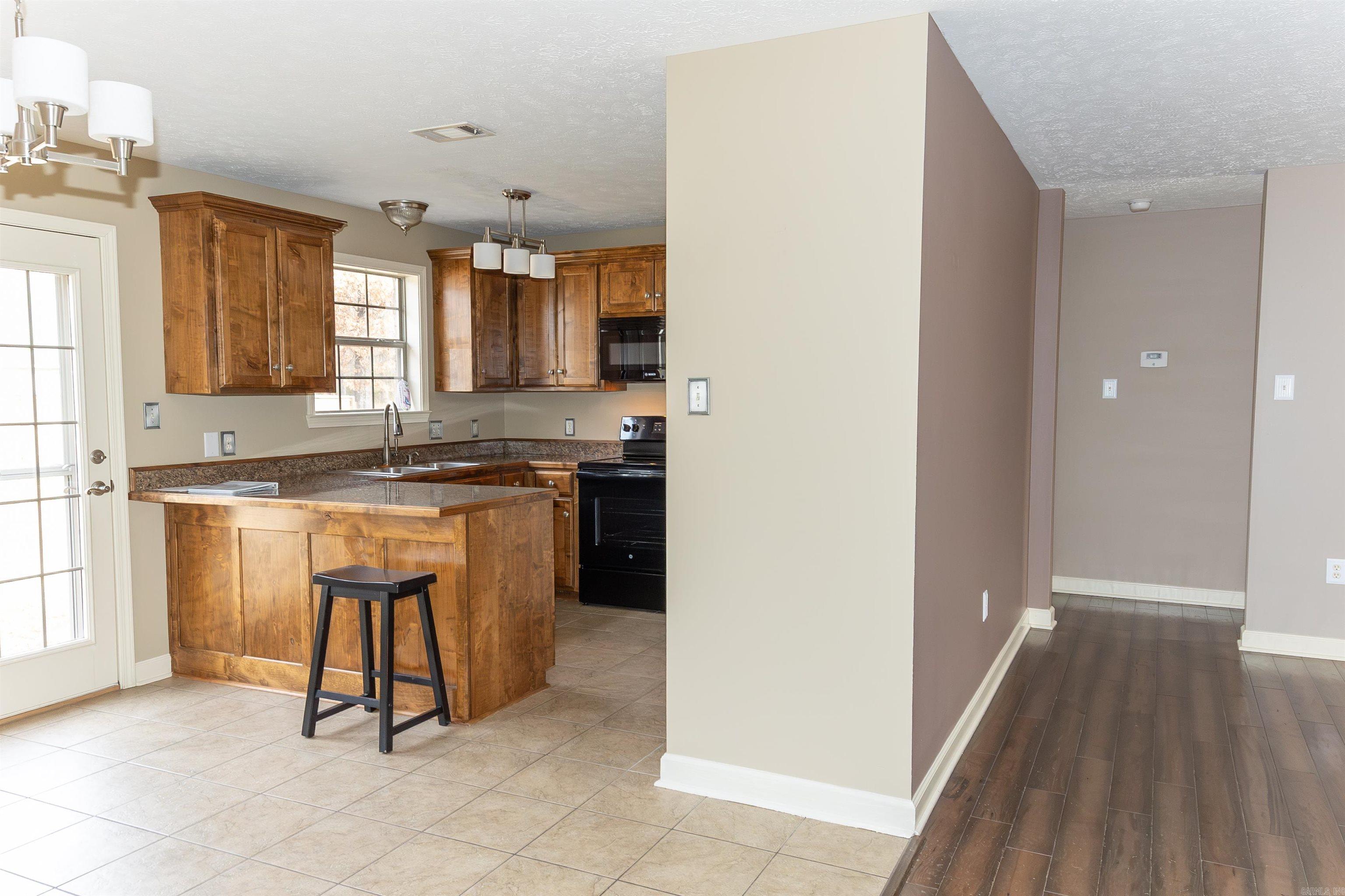 ROLLING HILLS - Residential