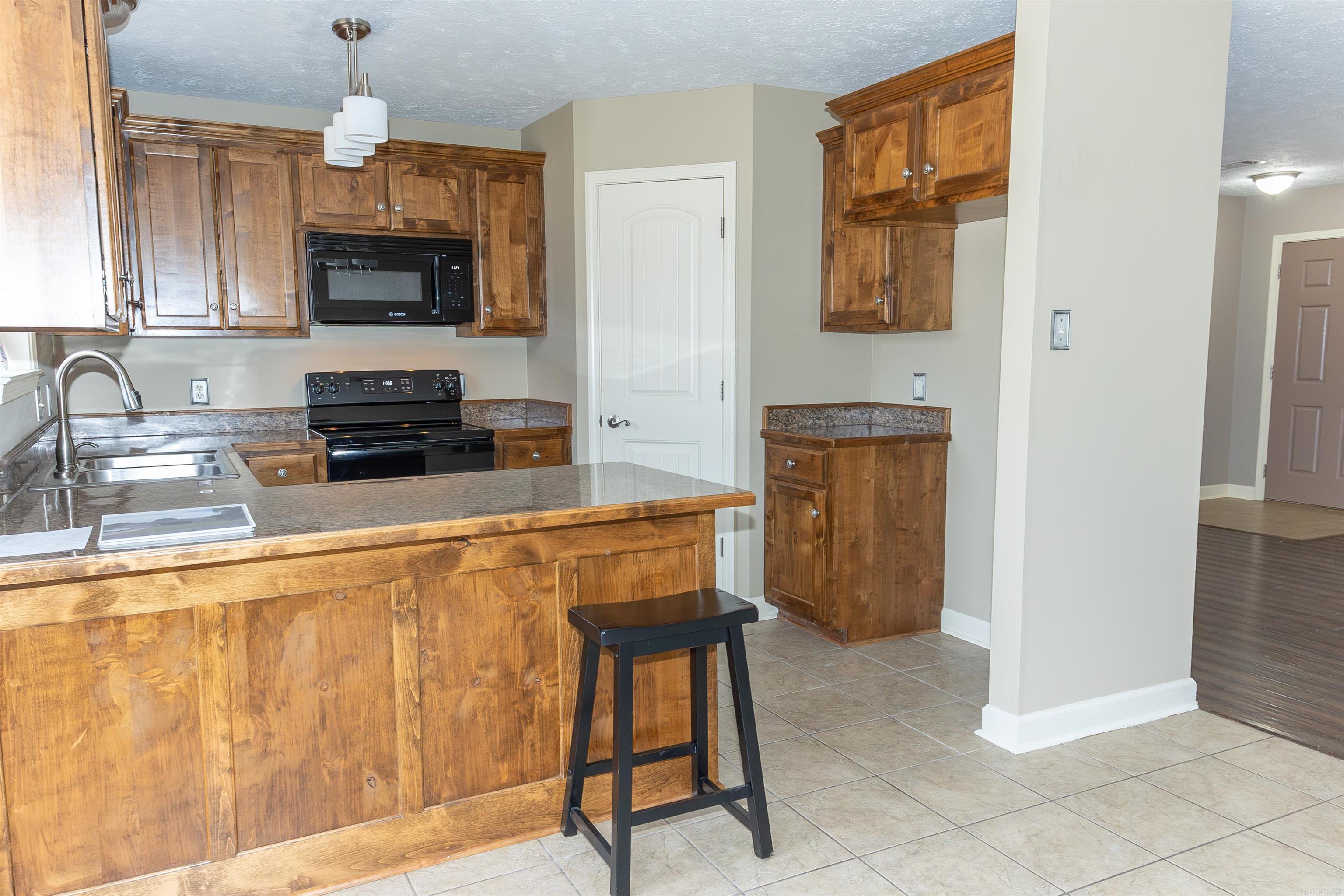 ROLLING HILLS - Residential