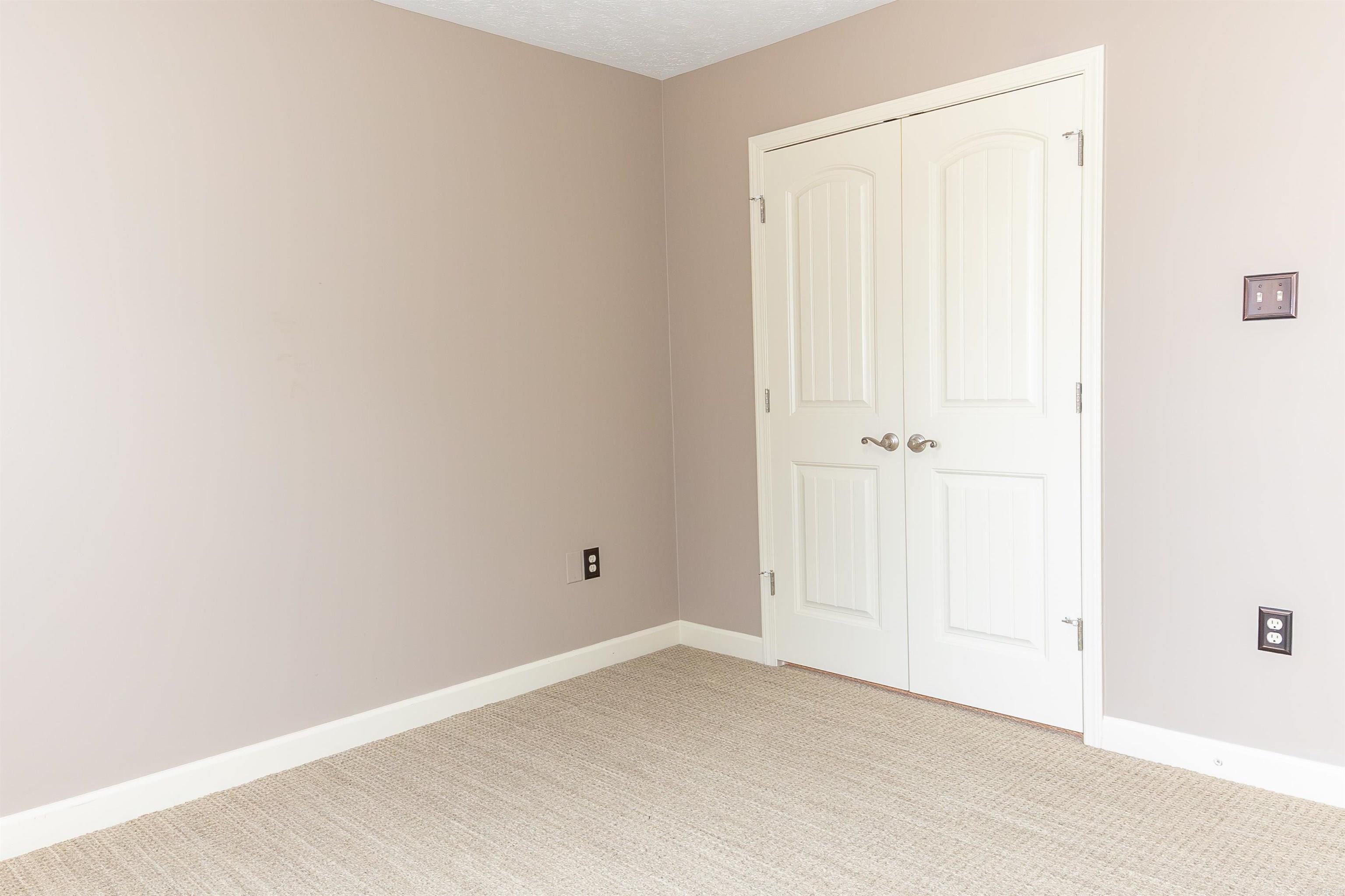 ROLLING HILLS - Residential