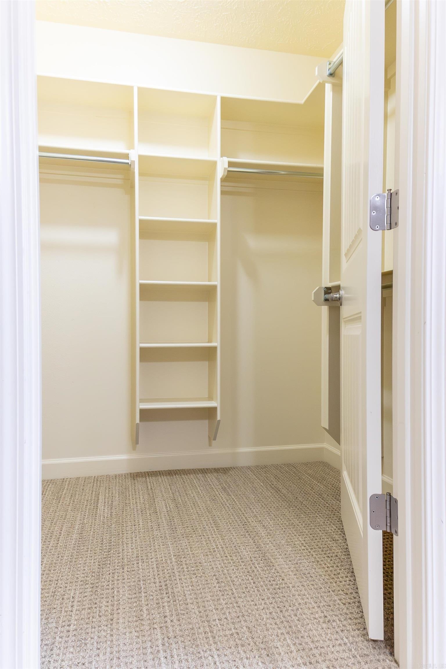 ROLLING HILLS - Residential