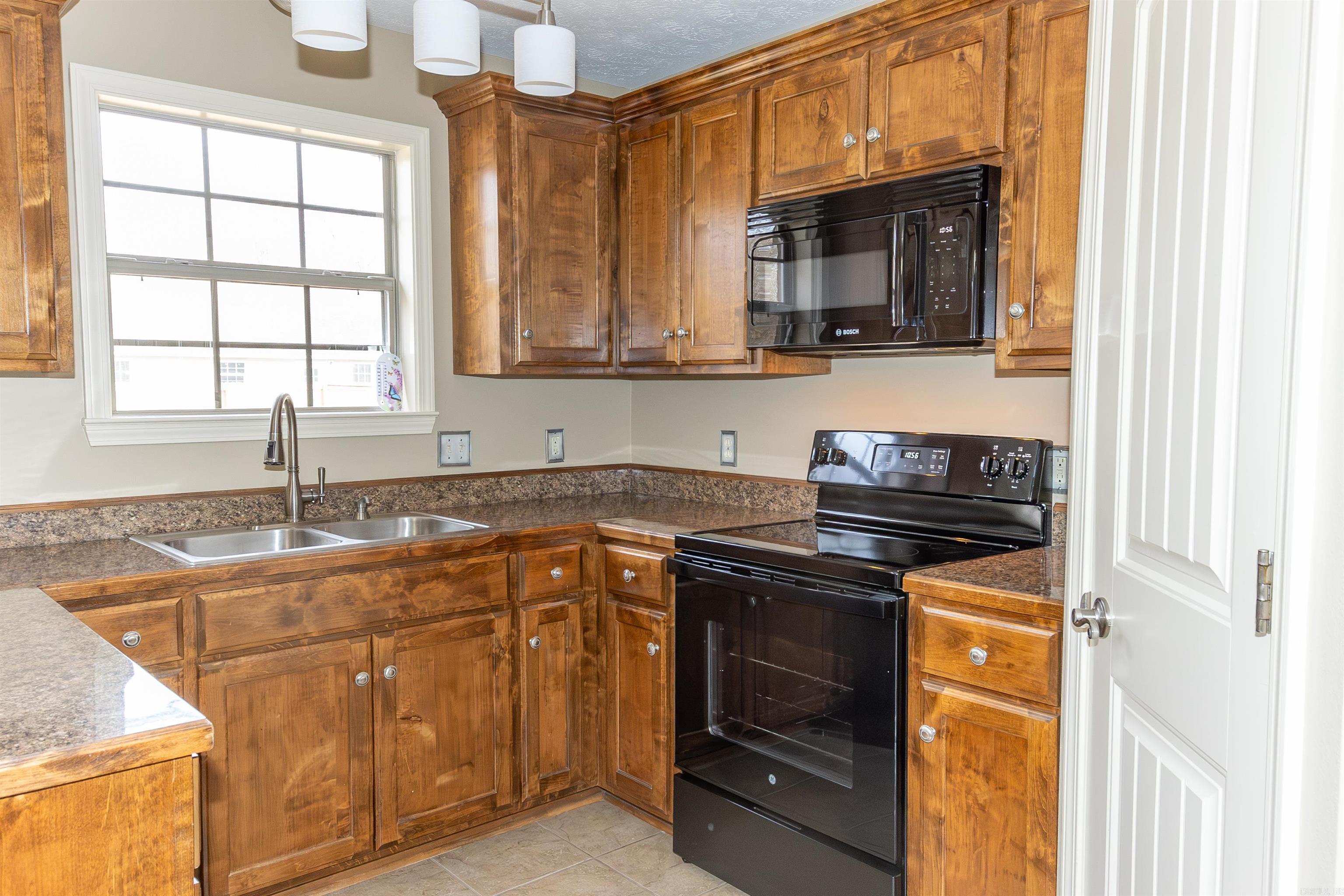 ROLLING HILLS - Residential