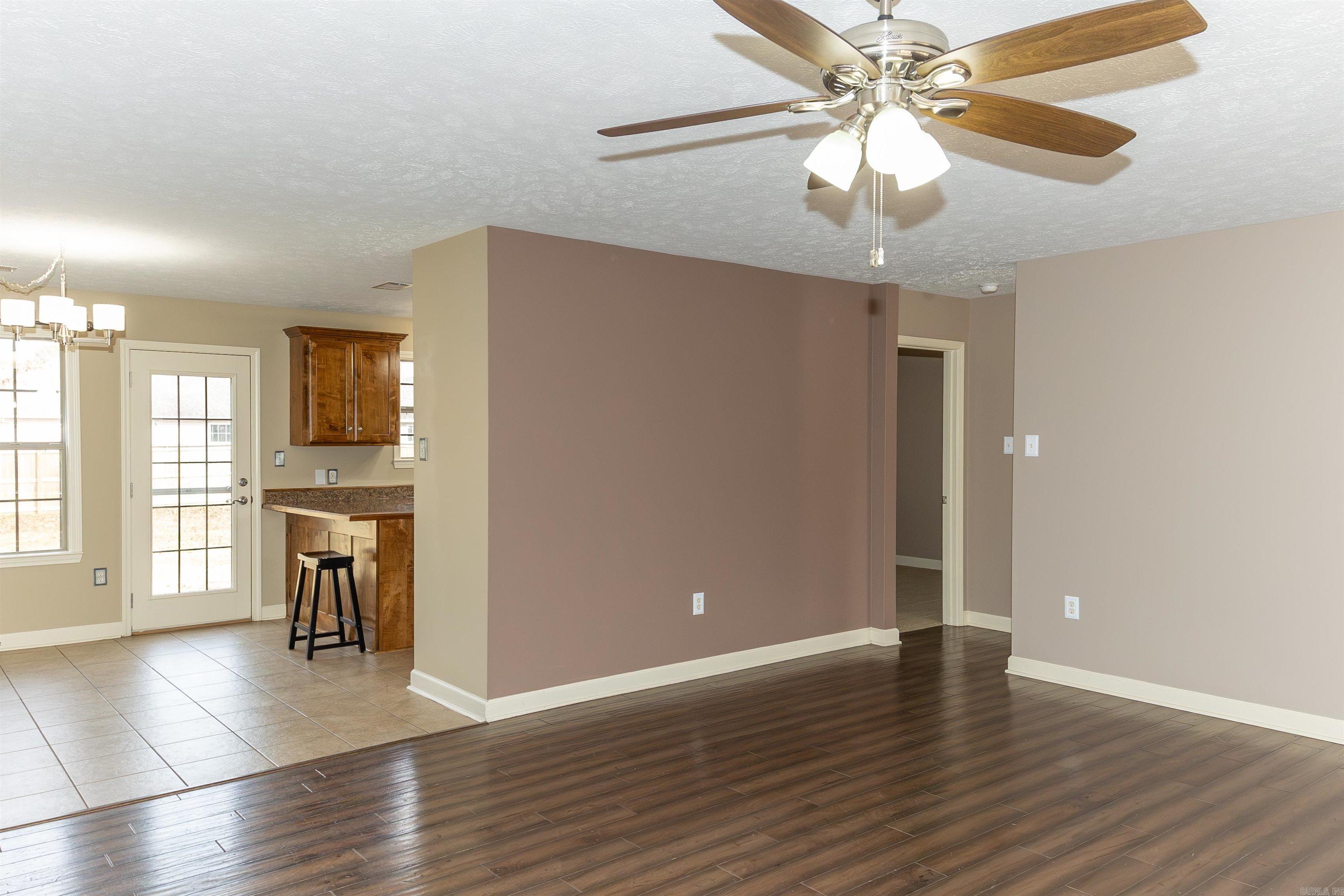 ROLLING HILLS - Residential