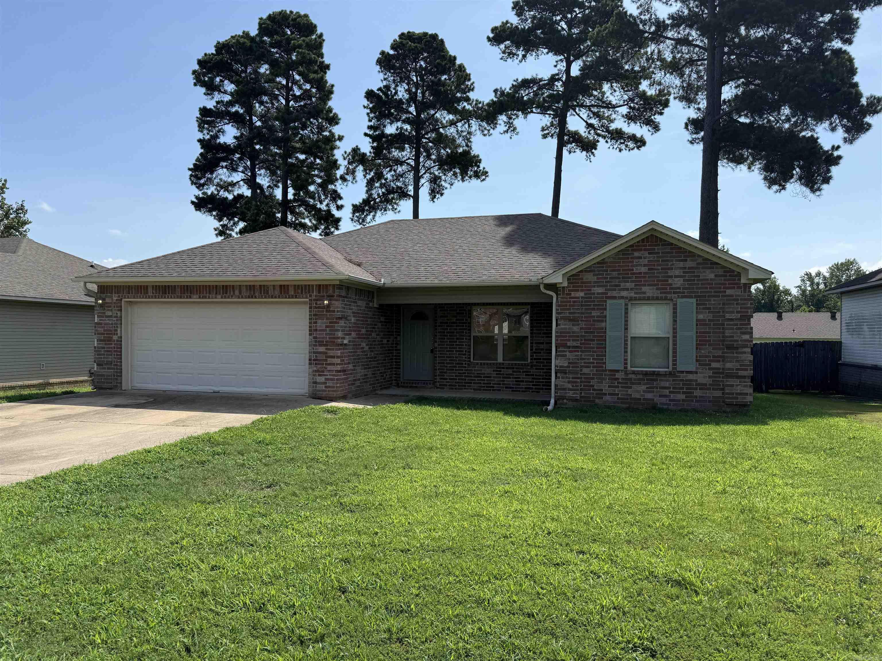 **Updated 3-Bedroom Home with Open Floor Plan in Graham Settlement** Welcome to 302 Graham Rd, located in the Graham Settlement Subdivision in Jacksonville, AR. This beautifully updated 3-bedroom, 2-bath home features an inviting open floor plan, perfect for modern living and entertaining. Enjoy fresh new carpet and paint throughout, a brand-new HVAC system installed in 2024, and a roof replaced in 2019. The spacious 2-car garage adds extra convenience. Move-in ready and full of charmādonāt miss your opportunity to make this your home!