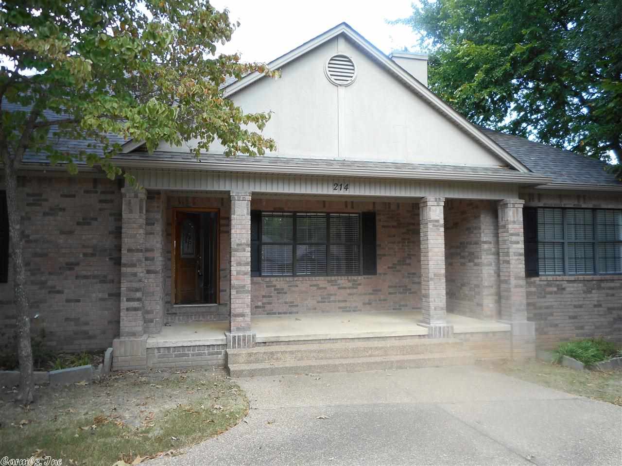 Great home on a large corner lot in Driftwood Estates with a boat dock. Split floor plan with sunroom, separate dining room with beautiful French doors leading outside to a huge deck, big kitchen with large island, master bath has his and hers walk-in closets, DEEDED BOAT SLIP INCLUDED. Newer AC, roof, gutters, exterior lighting, waterheater, landscaping with side entrance to garage and beautiful drive in front. Neighborhood clubhouse and pool. Privately gated and absolutely breathtaking neighborhood.