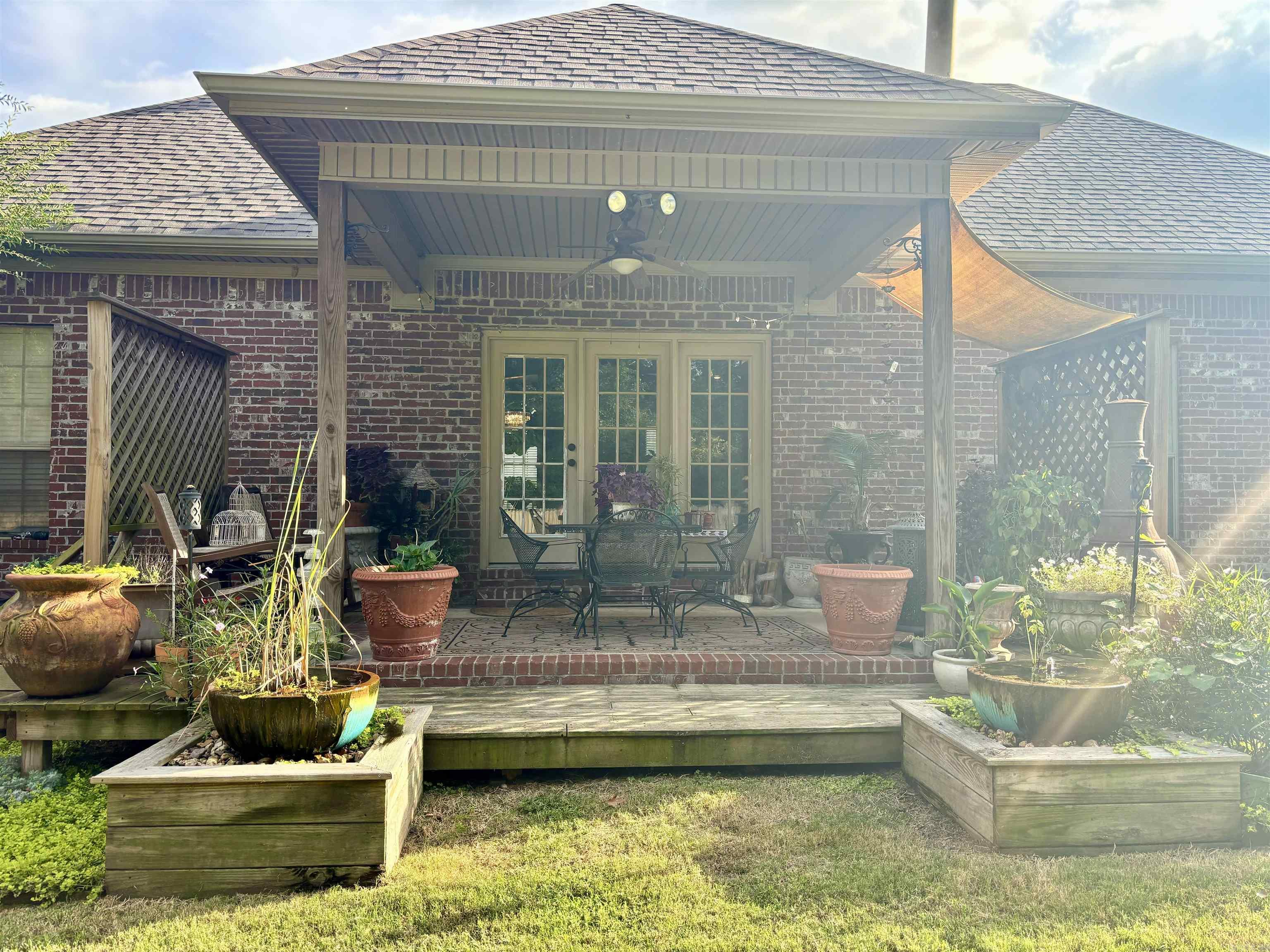 SHADOW CREEK - Residential