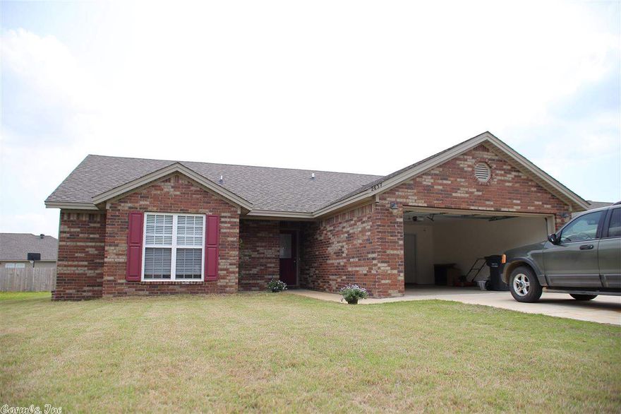 Awesome 3 bedroom, 2 bath home in the Brookland School District. Amenities include jetted tub and separate shower in the Master Bathroom, stainless appliances, laminate flooring, breakfast bar, bay window and large patio. Call or text today for more information or to schedule a showing.