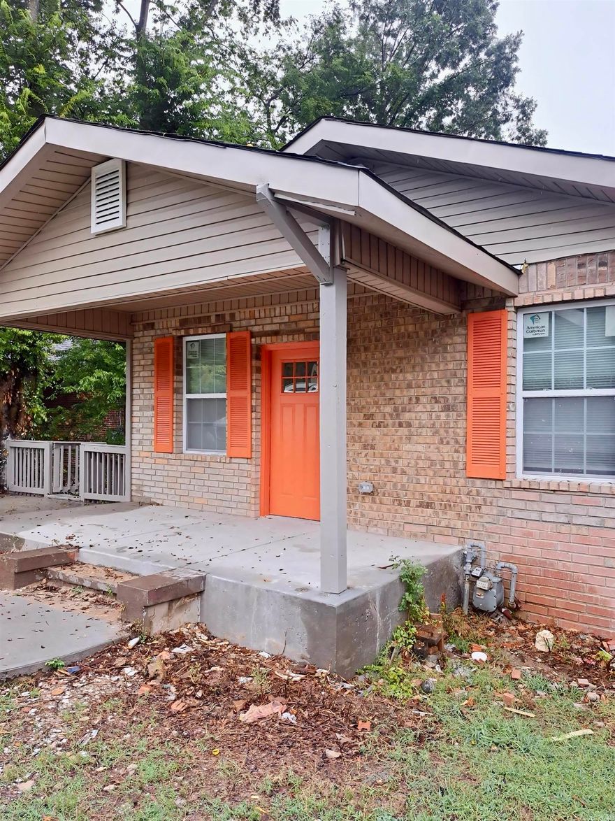 Beautifully remodeled 3 bedroom 2 bath home near the heart of downtown Little Rock. Elementary School is an easy walk. Fenced backyard, and off street parking are huge bonuses! Enjoy an open concept with contemporary paint, new LVP floors, all new updated fixtures, granite counters, beautifully tiled tub/shower combos, and more! The major mechanicals of the home have been updated as well! This adorable home has been reconstructed from the ground up! Come call it home!!!Seller will consider owner financing with $5,000 down, ballon in 5 years, amortized over 20 years, at 10.5% interest.