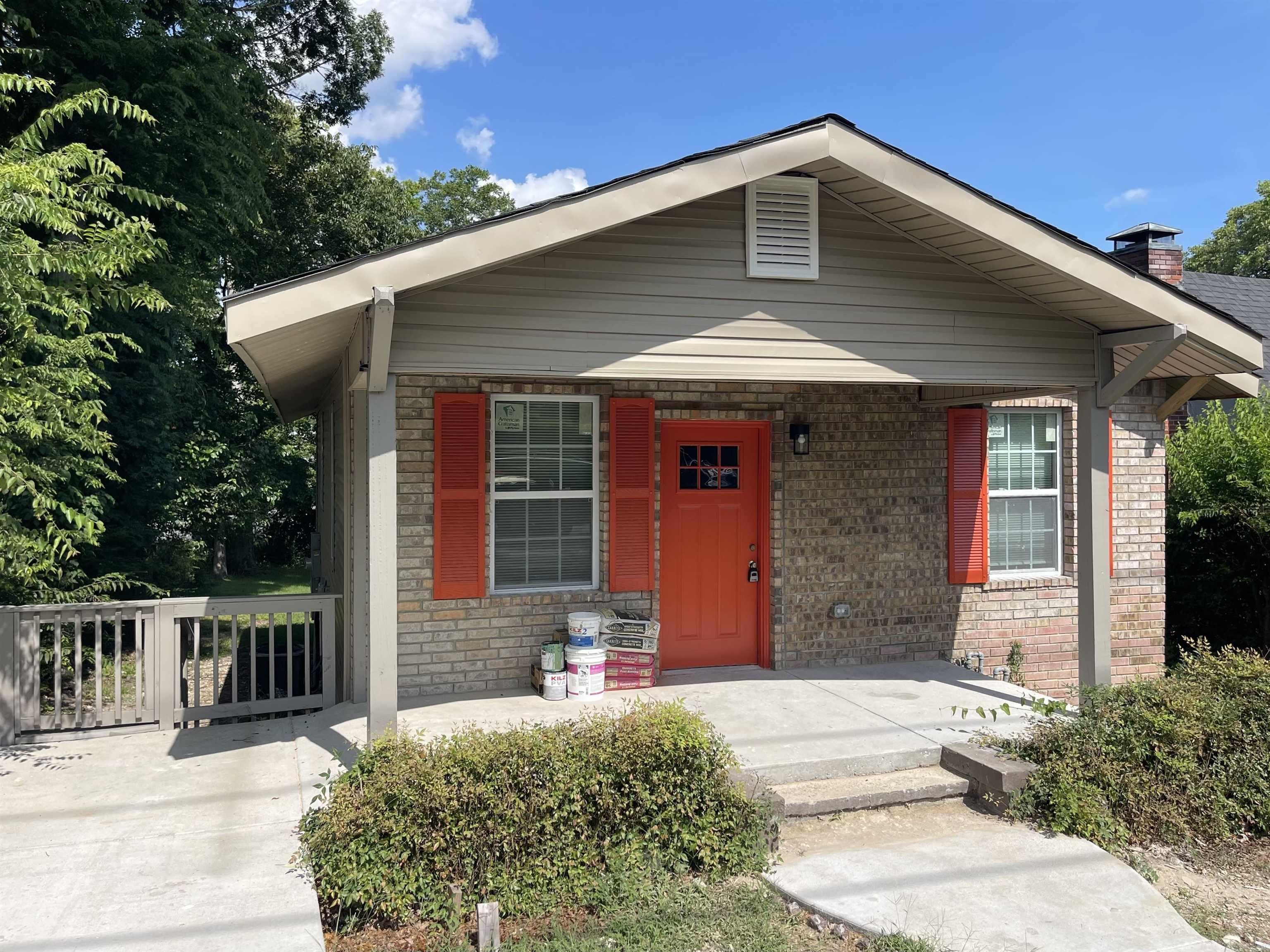 Beautifully remodeled 3 bedroom 2 bath home near the heart of downtown Little Rock. Elementary School is an easy walk. Fenced backyard, and off street parking are huge bonuses! Enjoy an open concept with contemporary paint, new LVP floors, all new updated fixtures, granite counters, beautifully tiled tub/shower combos, and more! The major mechanicals of the home have been updated as well! This adorable home has been reconstructed from the ground up! Come call it home!!!