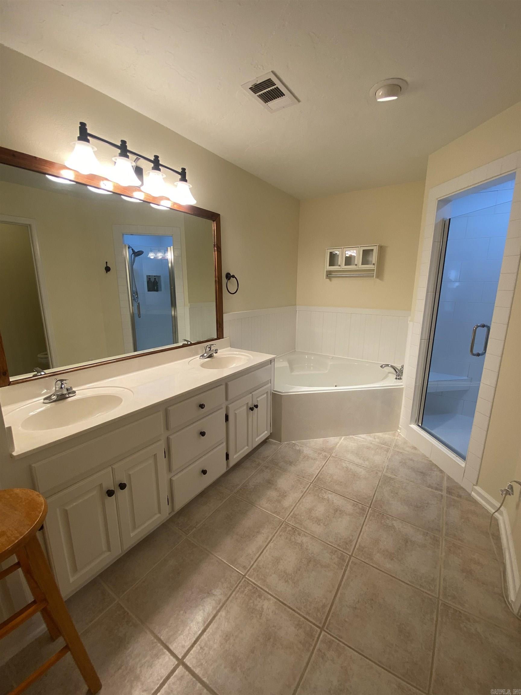 EMERALD VALLEY - Residential