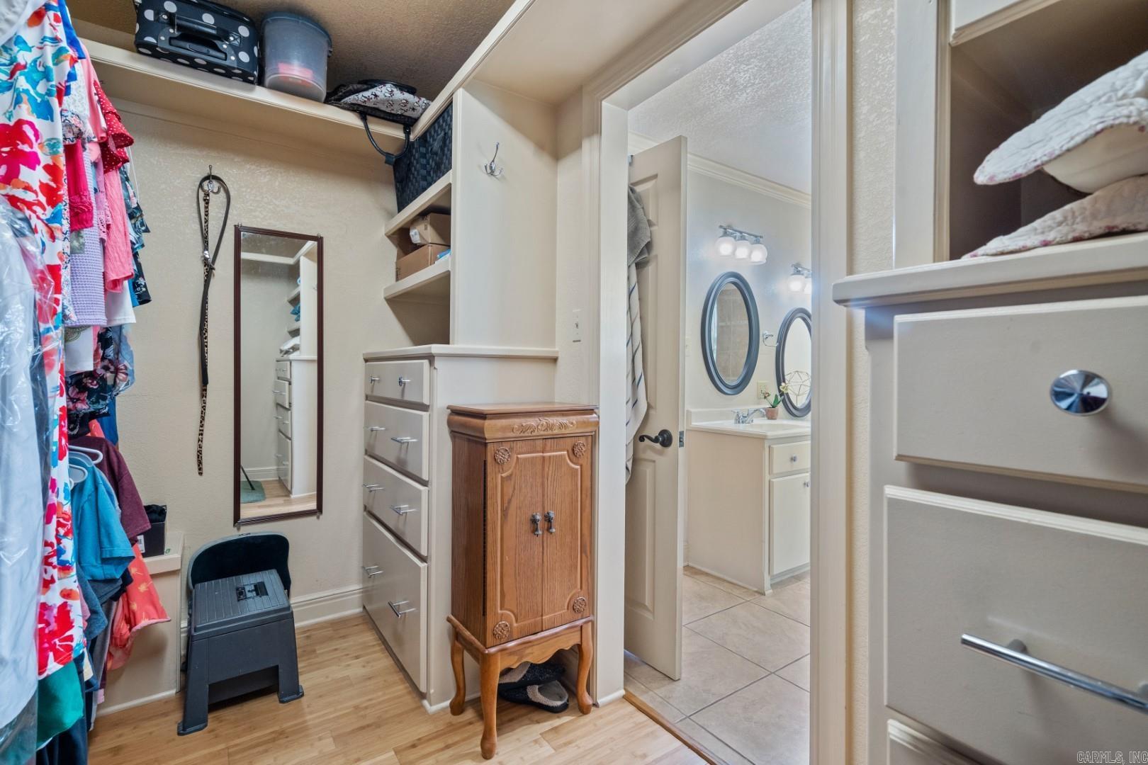 ASTRONAUT - Residential