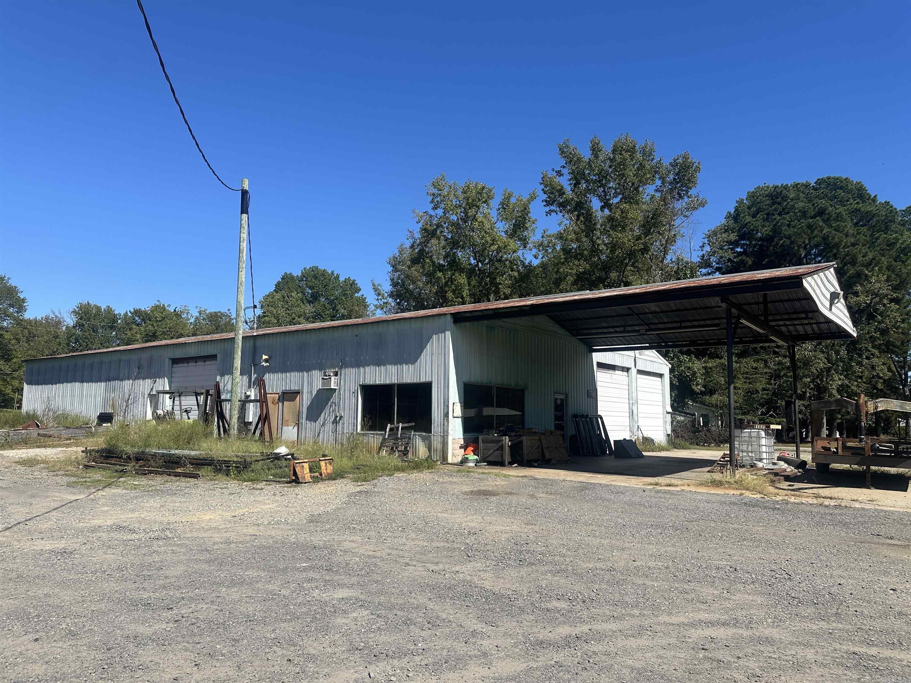 6000SF metal warehouse station. This property to be sold AS IS. This is estate sale with no disclosures. ZONED C2 for businesses. Corner of Hwy 367 (2nd street) and Washington Street.