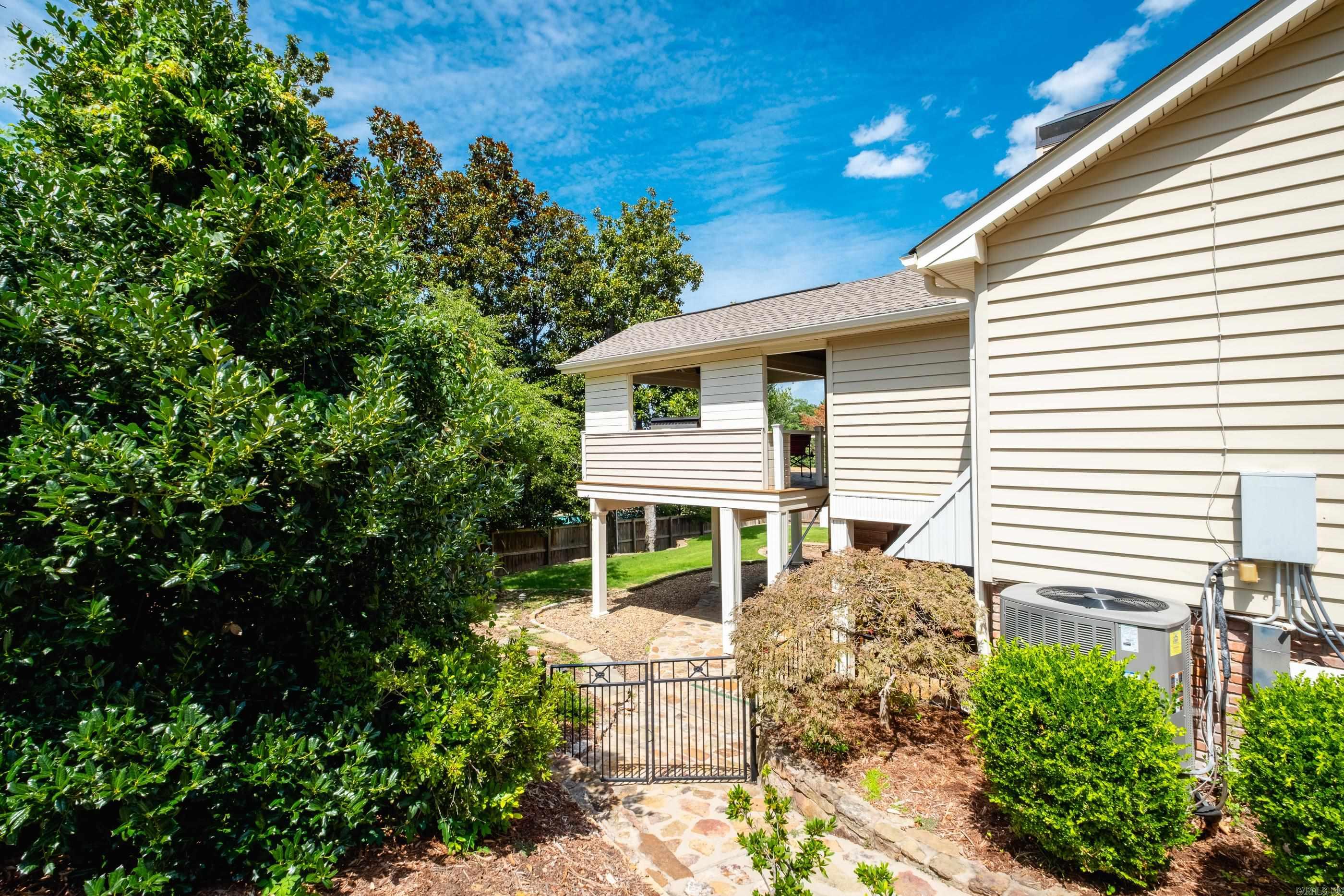 EAST PALISADES - Residential