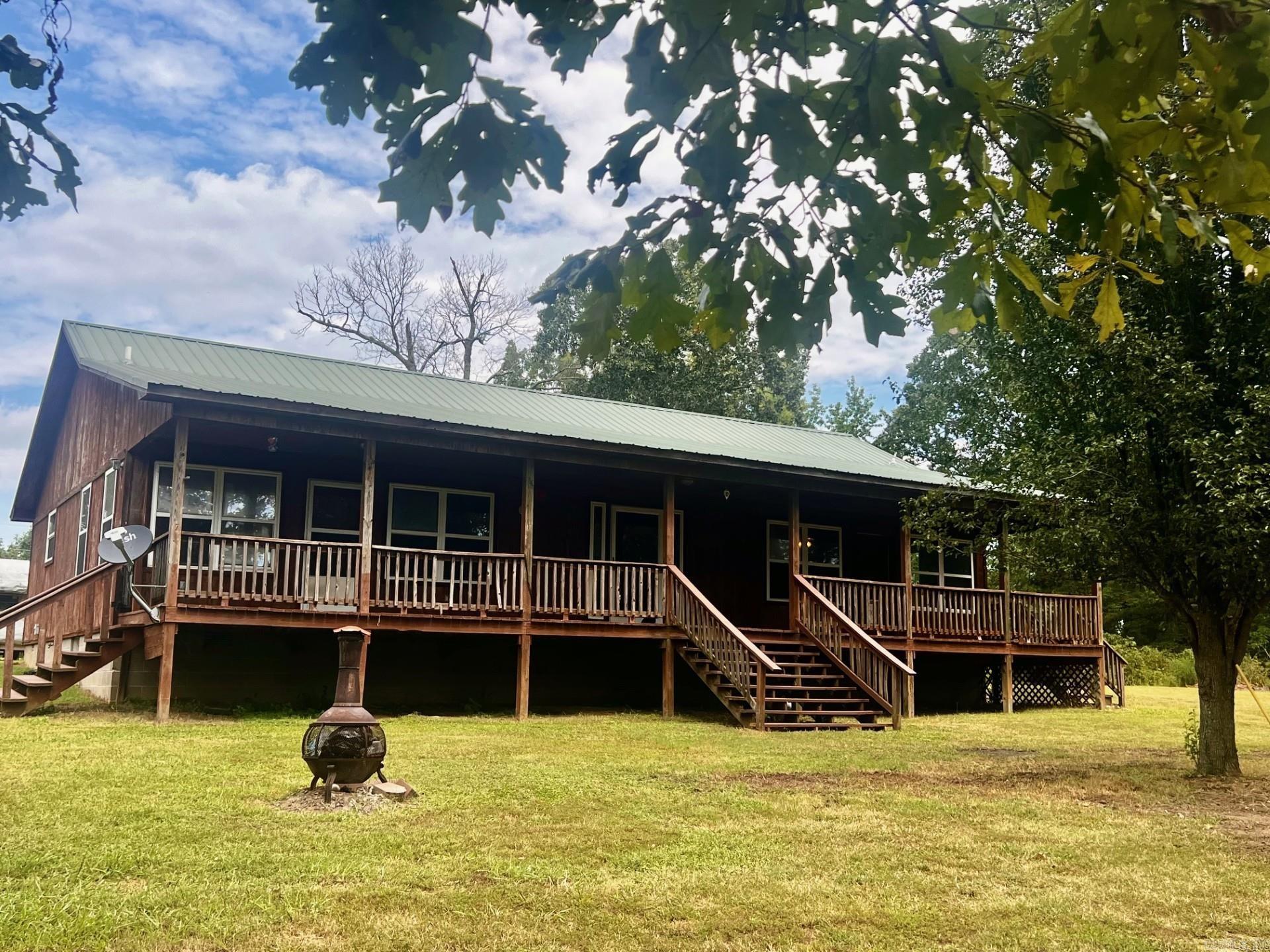 Custom-built home with finely crafted woodwork throughout. Serene view from the expansive front porch, watch the deer & the antelope play...ok, maybe there's no antelope, but plenty of wildlife. Close to Little Red River, great trout fishing! Live the country life, or keep it as a combo vacation home/VRBO, let it pay for itself! Separate 24x26 drive-thru garage, with workbench & lights. Hidden safe room. Open floor plan gives expansive feel to the living/dining/kitchen. Large pantry. Laundry room comes complete with w/d and freezer. Freshly graveled circular drive. Huge mbr features separate whirlpool tub, and walk-in shower. Gas-log fireplace & gas cookstove use propane, 300lb tank stays. NOTE-back of house faces road, front faces the lovely view.