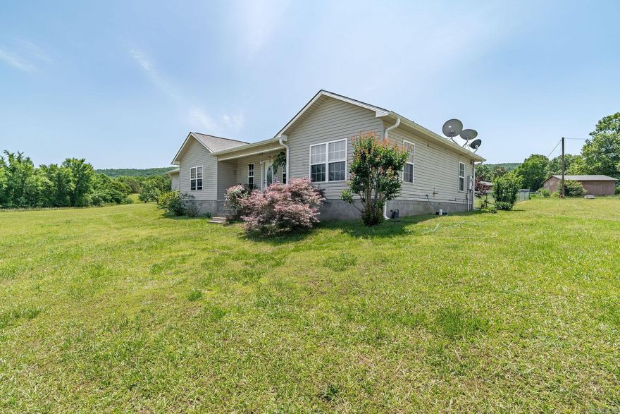This 3-bedroom, 2-bath home situated on unrestricted land is in the sought-after Lake Hamilton School District. The primary suite offers two spacious closets and a private bath featuring a jetted soaking tub and a separate stand-alone shower, perfect for relaxing at the end of the day. Enjoy a fully fenced backyard ideal for pets, play, or entertaining. With no land restrictions and a price designed to move, this property offers flexibility, comfort, and value. Priced to sell—don’t miss this opportunity!