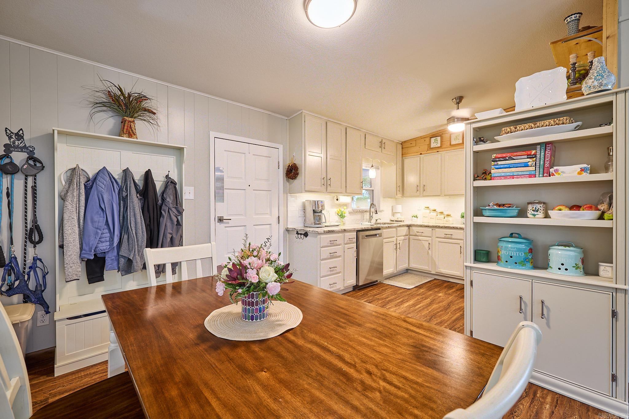 CATHERINE SHORES - Residential