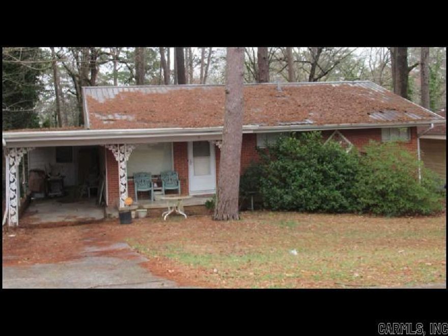 *LITTLE ROCK* CUTE HOME IN THE BROADMOOR ADDITION SUBDIVISION!! This Spacious 3 Bedroom, 2 Bathroom Home Features Over 1,400 Square Feet Of Comfortable Living Space All On One Level! Step Into a Bright Living Room And Separate Dining Area, Perfect for Family Gatherings! The Kitchen Includes A Gas Range And Dishwasher, With Washer/Dryer Hookups Located Conveniently Nearby. Wood And Tile Flooring Throughout Provide Style And Easy Cleaning! Additional Highlights Include Central Heat & Air, One Car Carport For Covered Parking, And A Rear Partial Fence For Added Outdoor Enjoyment! PET FRIENDLY!! AVAILABLE NOW!!!