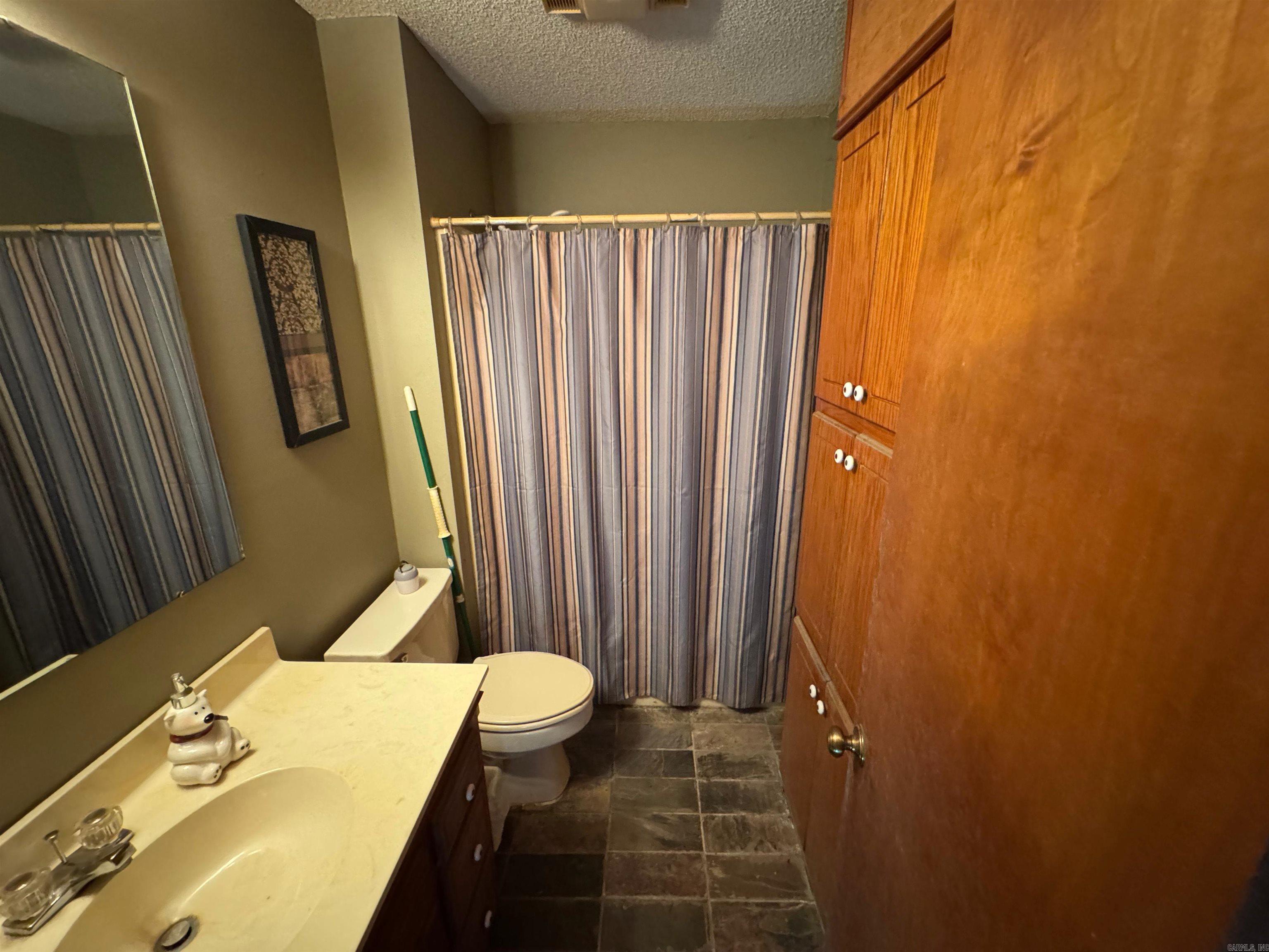 COUNTRY VILLAGE ESTATES - Residential