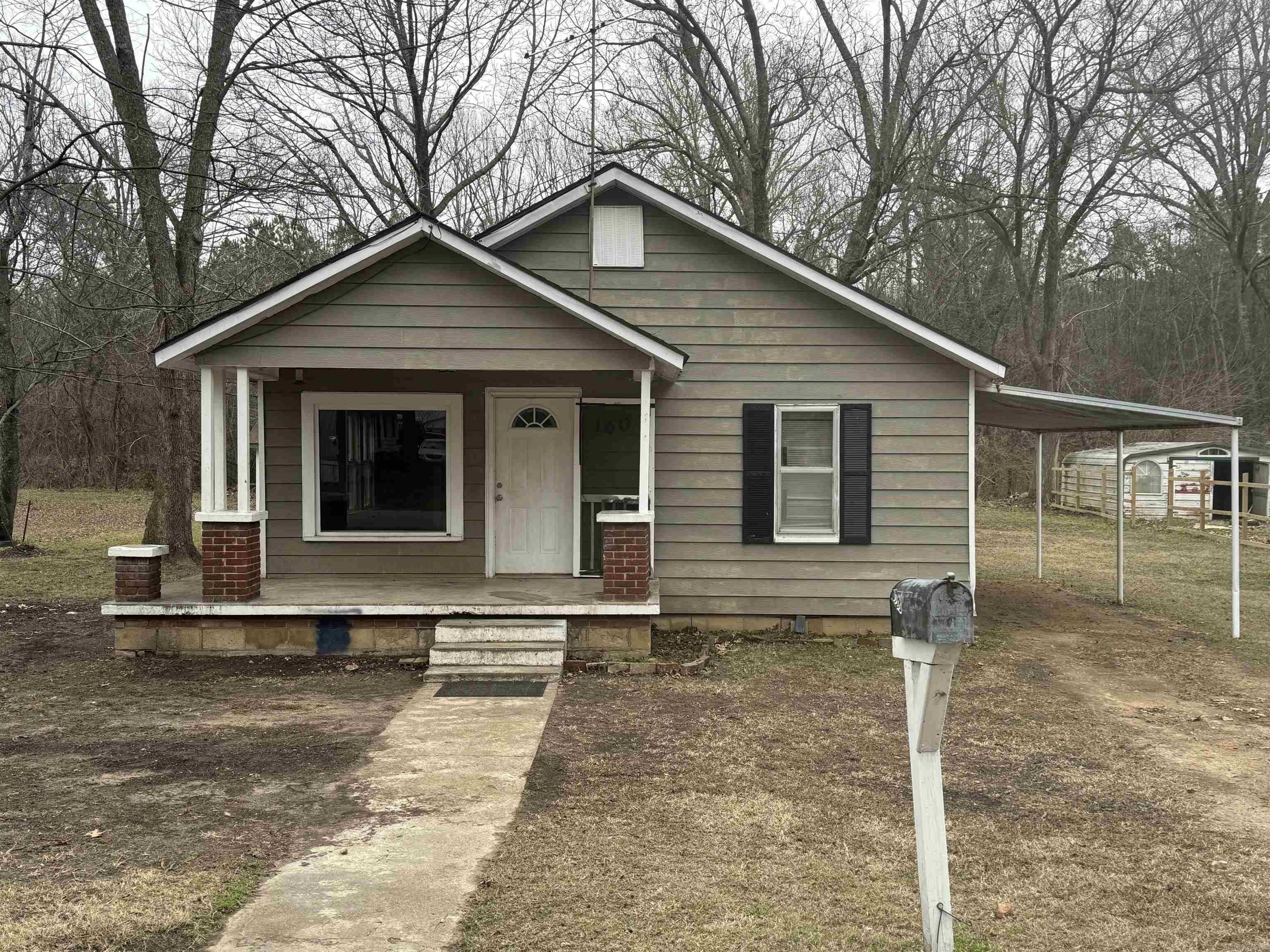 This 3BR/1BA house has a ton of potential! Sitting on a big city lot with a beautiful creek running just at the back of the property. Would be great for an investor looking to add to their portfolio or someone wanting to improve this property and make it their own.