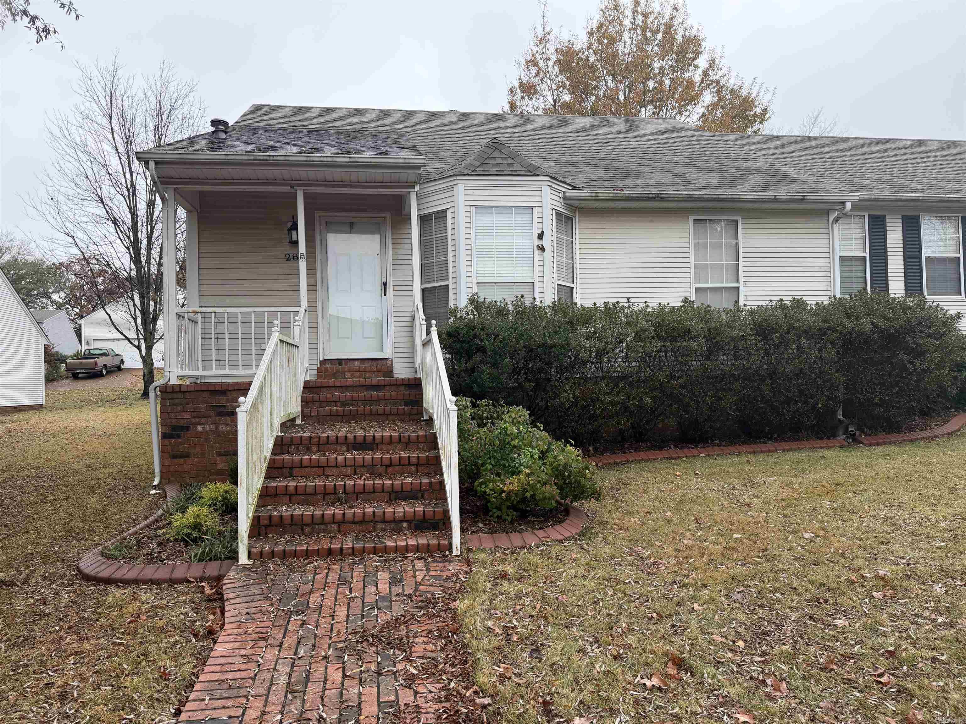 RIVER OAKS TRACE - Residential