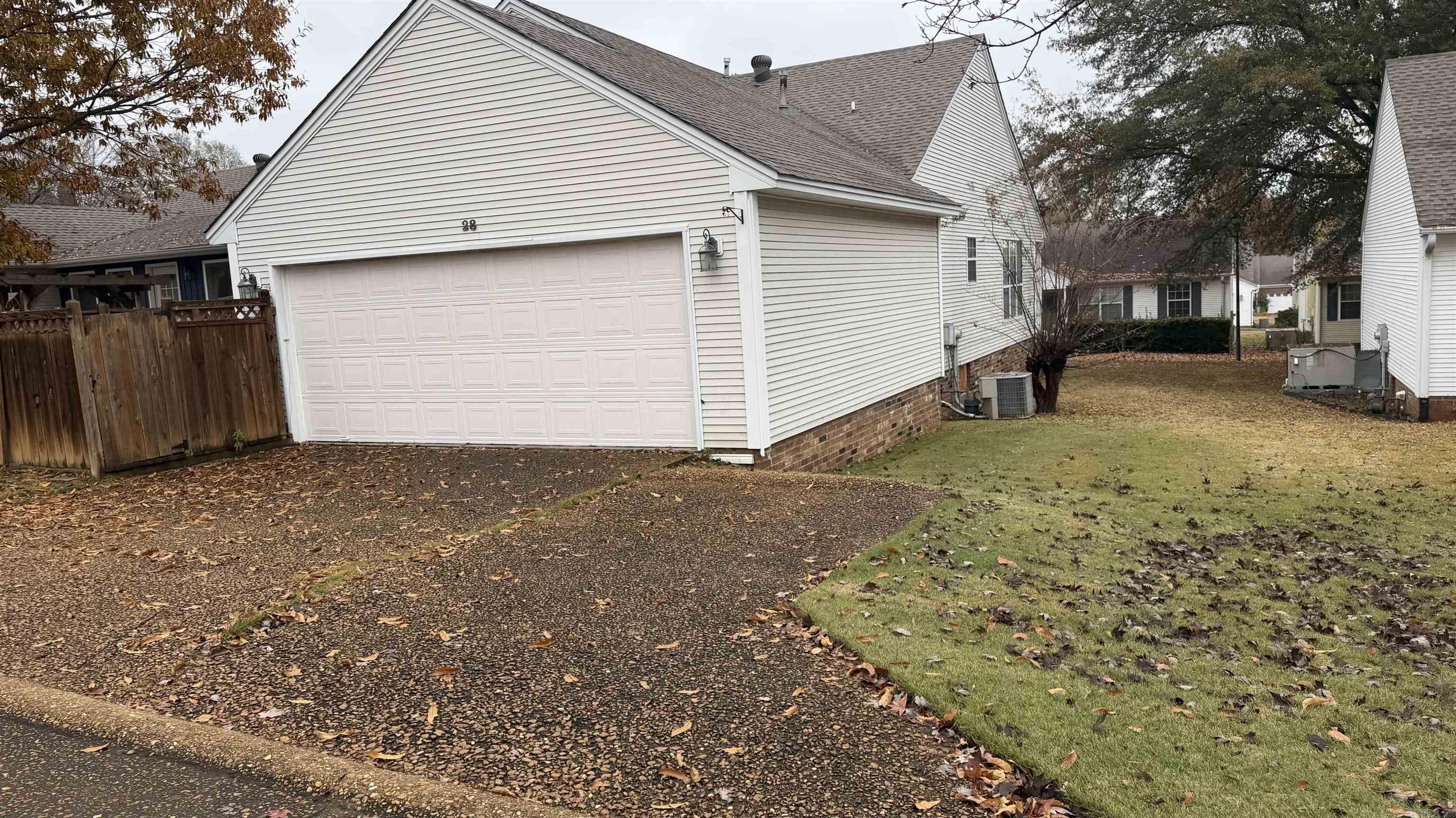 RIVER OAKS TRACE - Residential