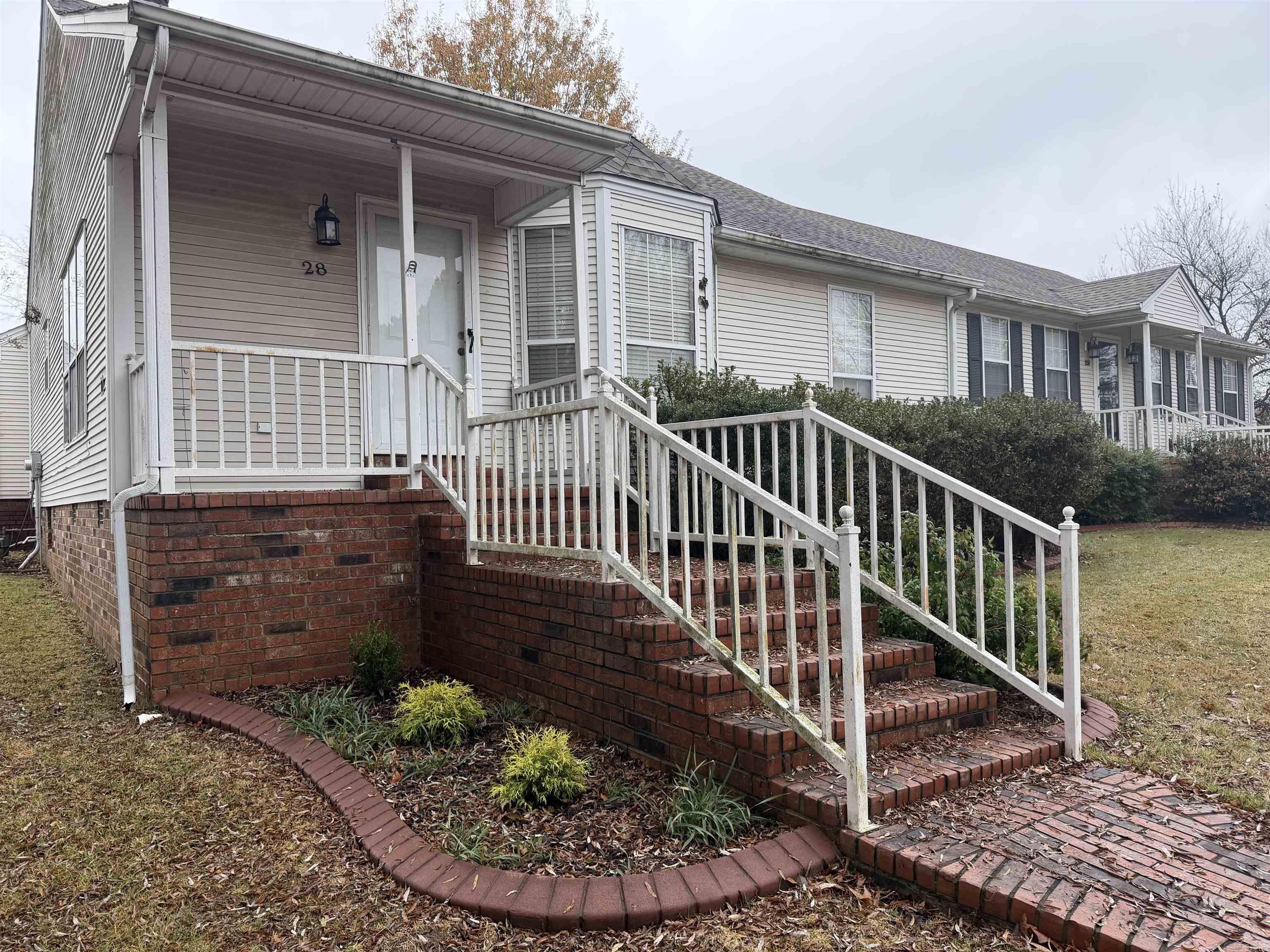 RIVER OAKS TRACE - Residential