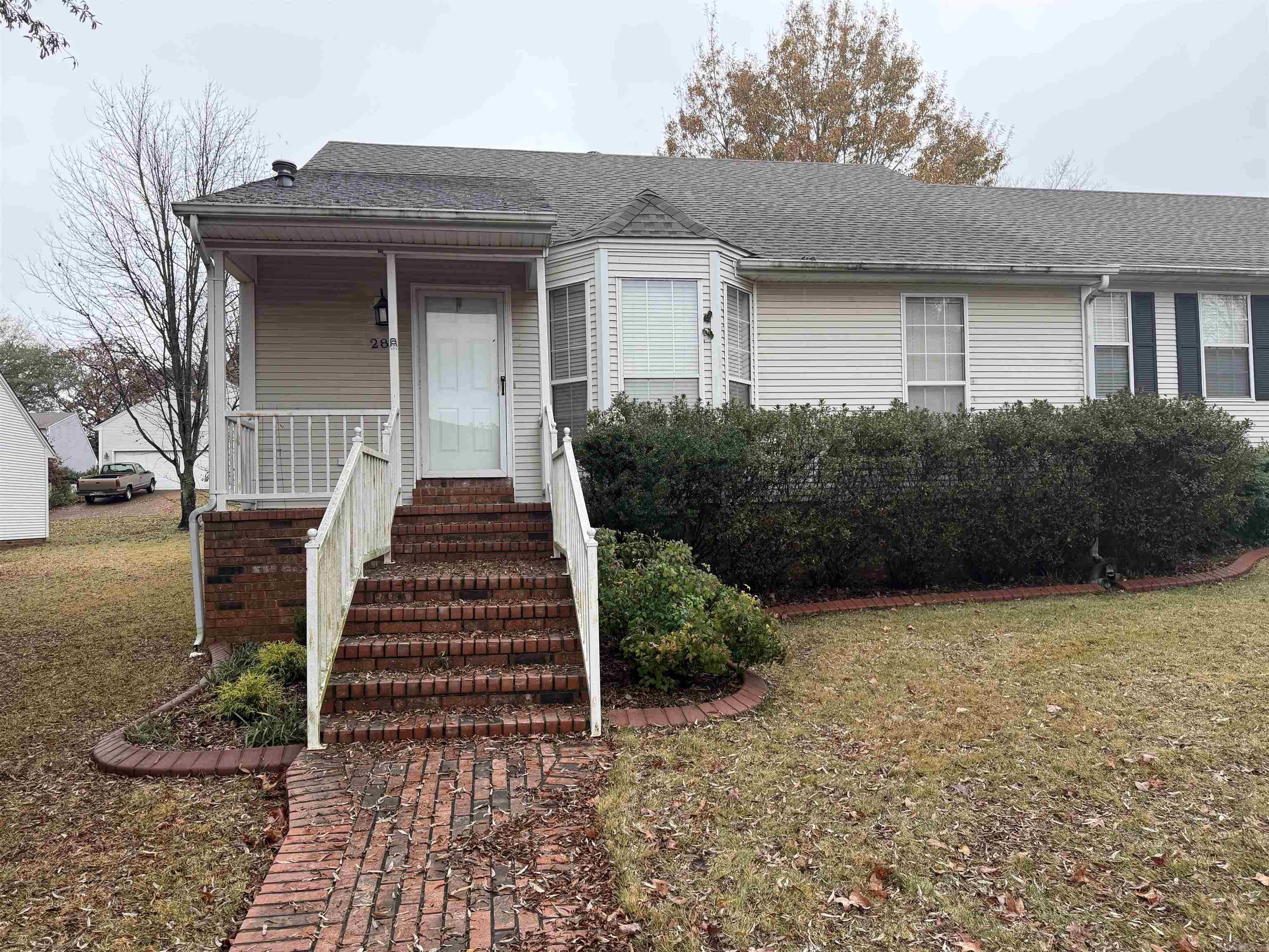 RIVER OAKS TRACE - Residential