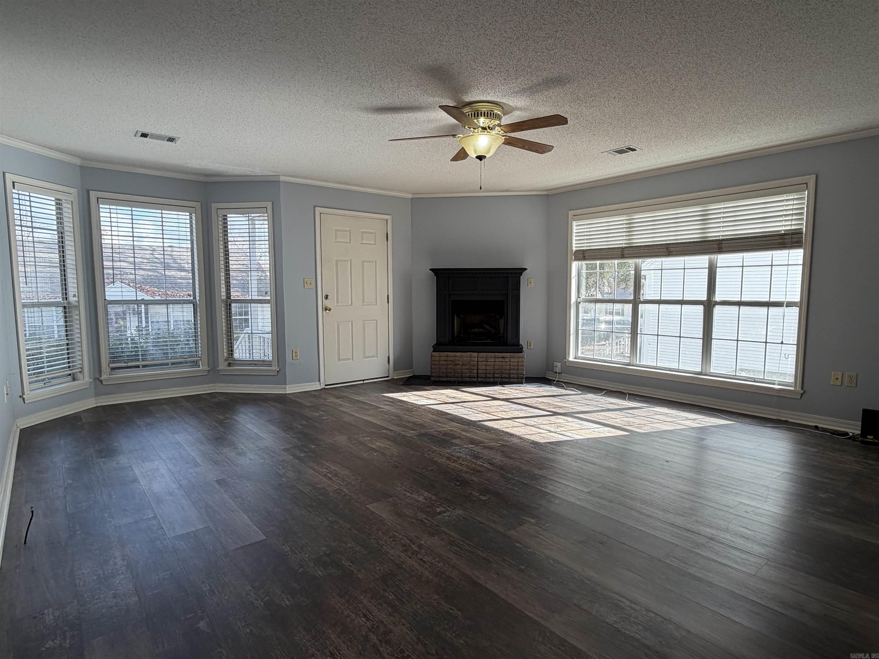 RIVER OAKS TRACE - Residential