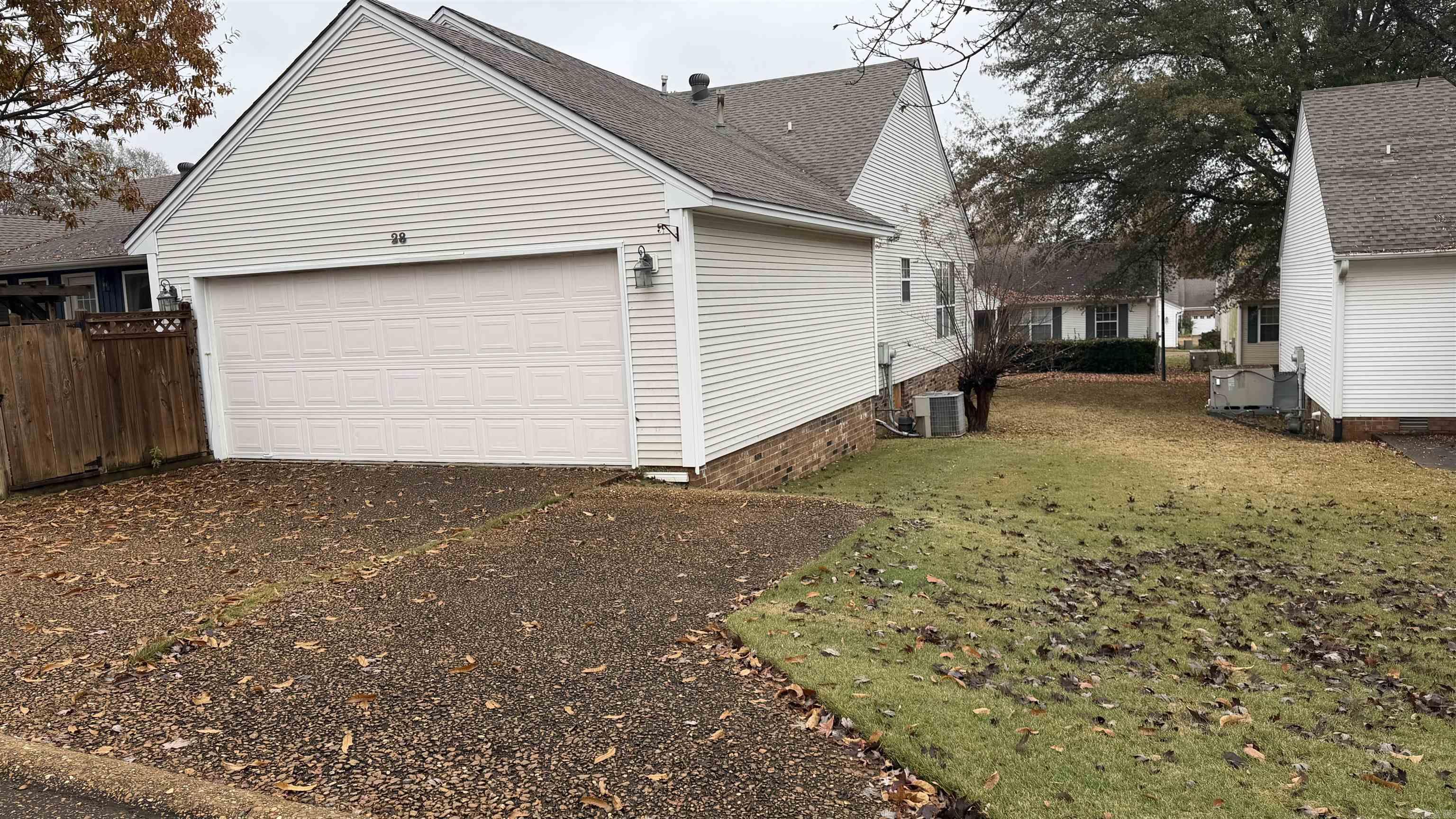 RIVER OAKS TRACE - Residential