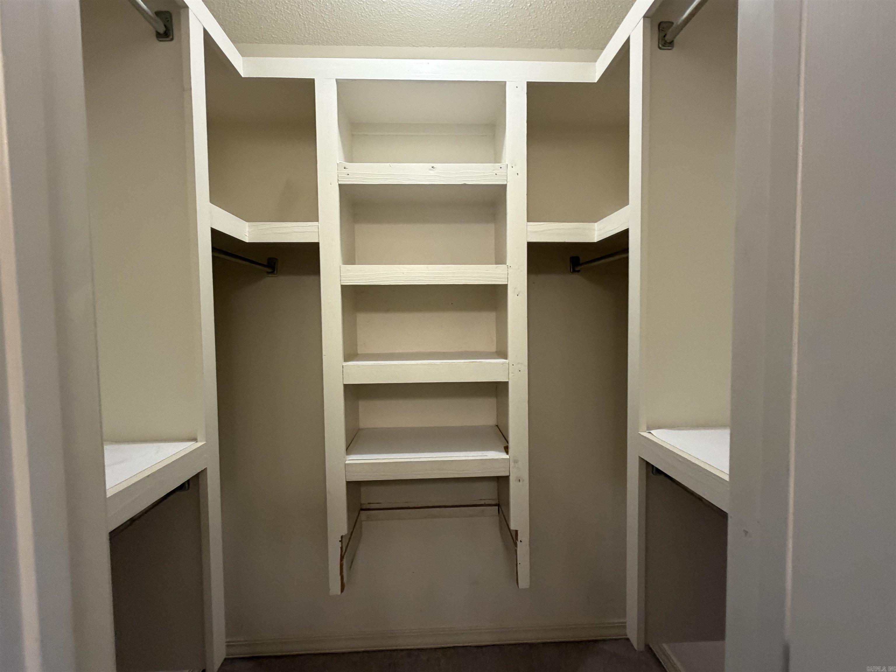 RIVER OAKS TRACE - Residential