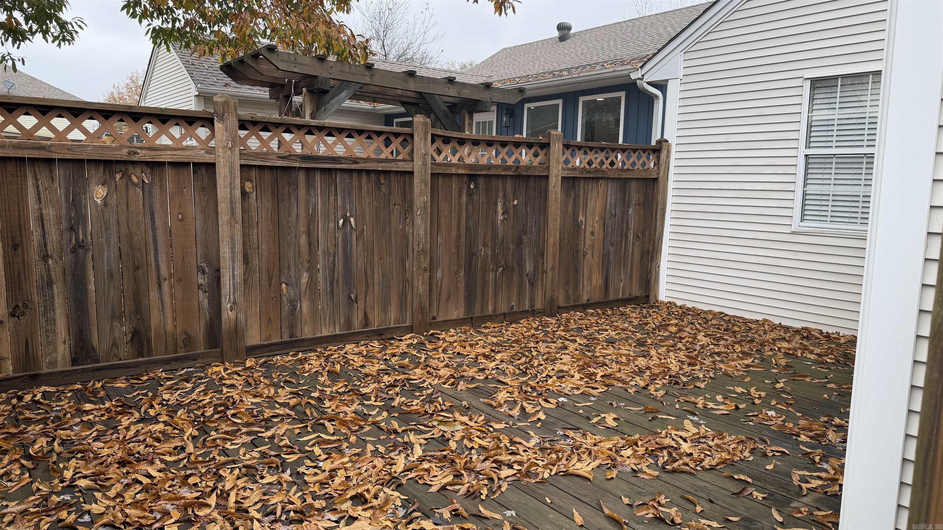 RIVER OAKS TRACE - Residential