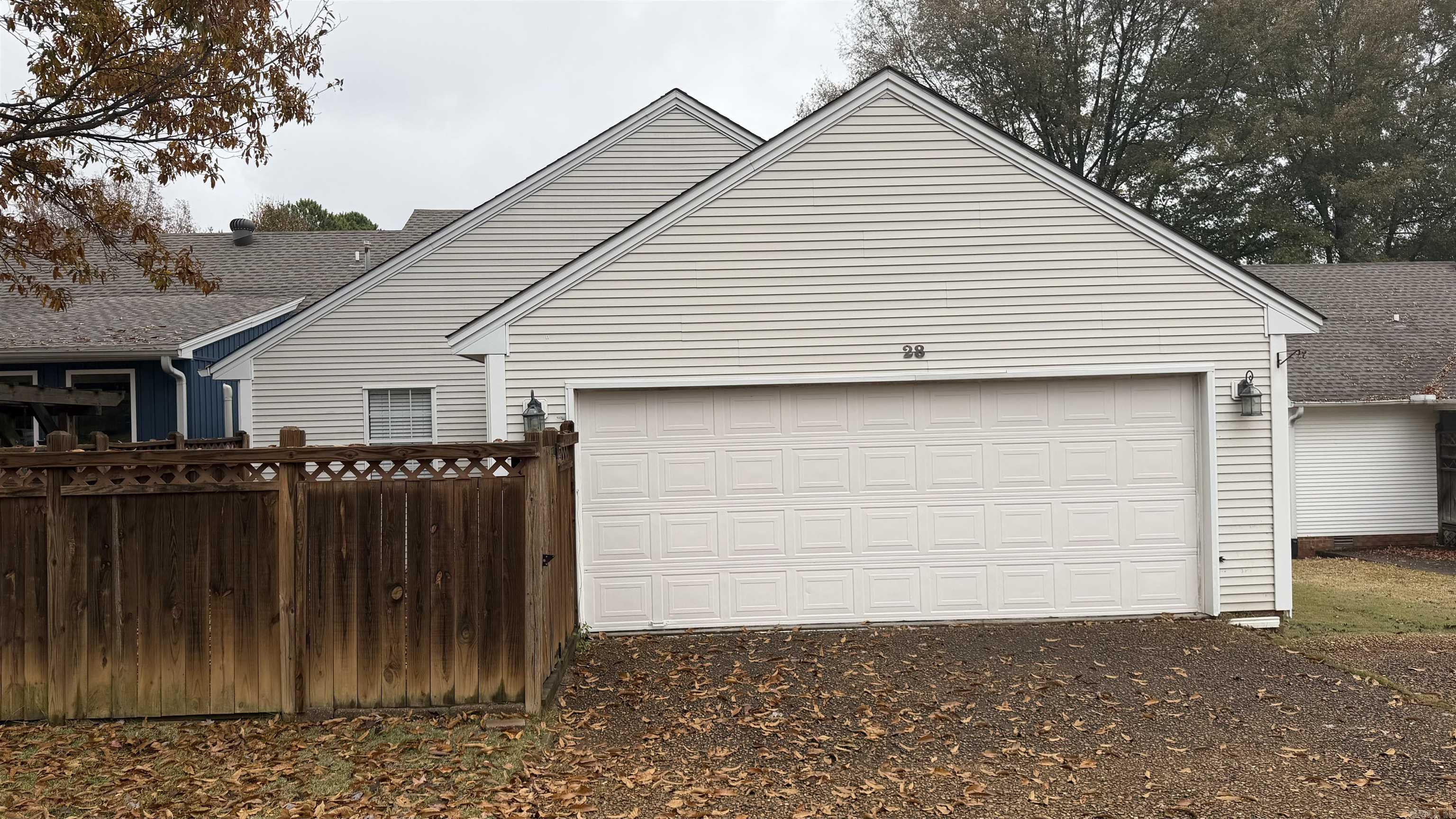 RIVER OAKS TRACE - Residential