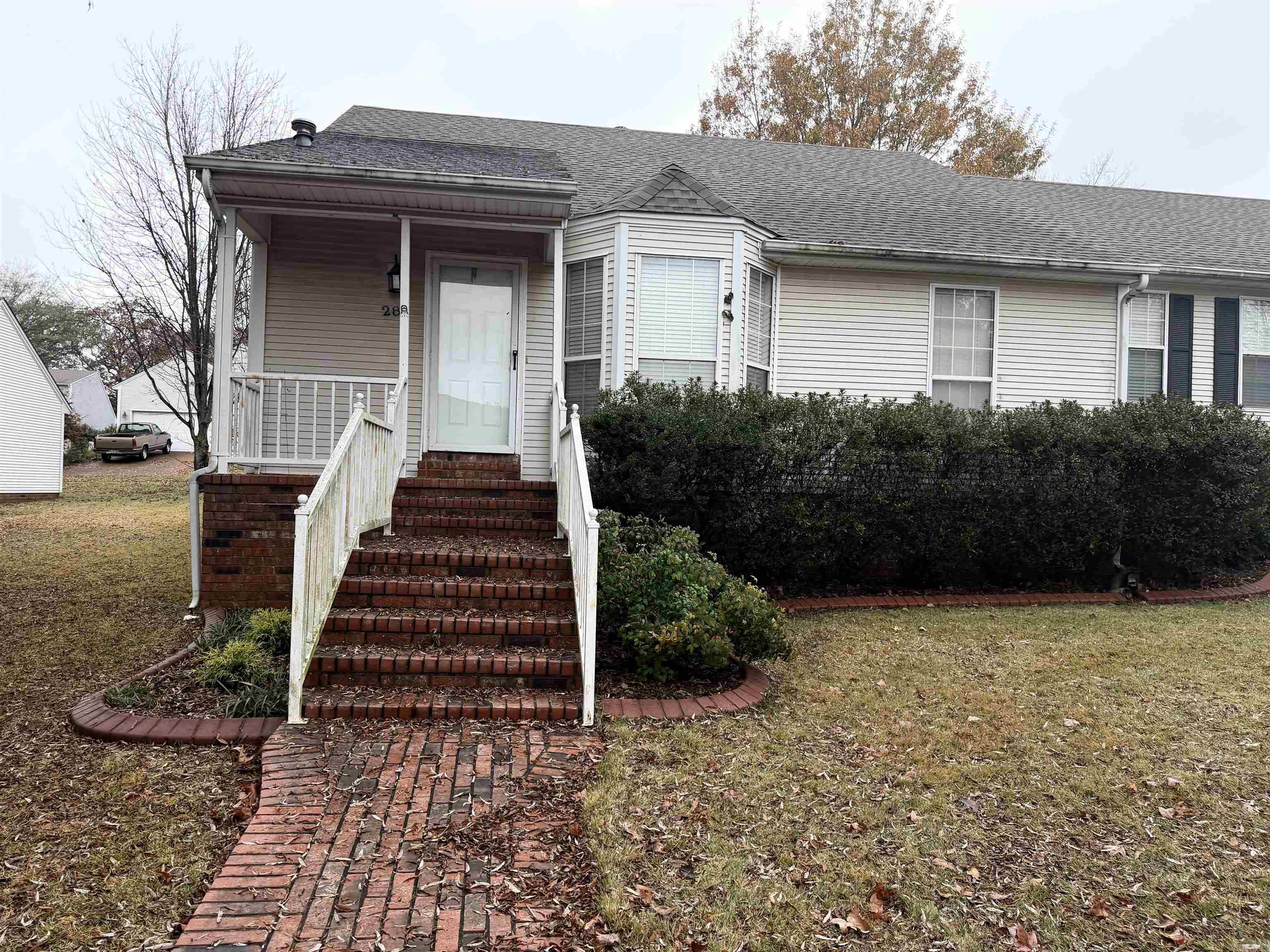 RIVER OAKS TRACE - Residential