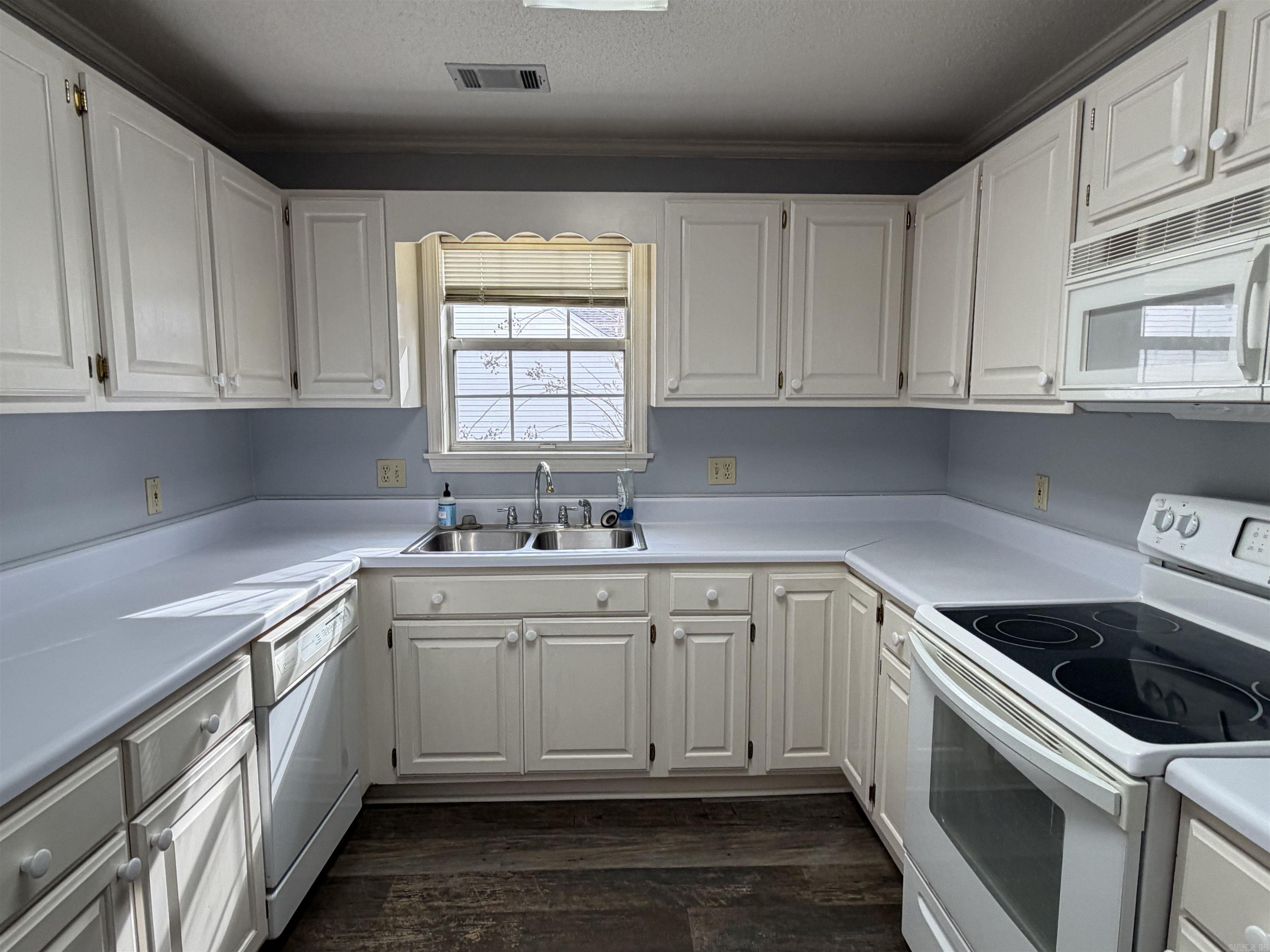 RIVER OAKS TRACE - Residential