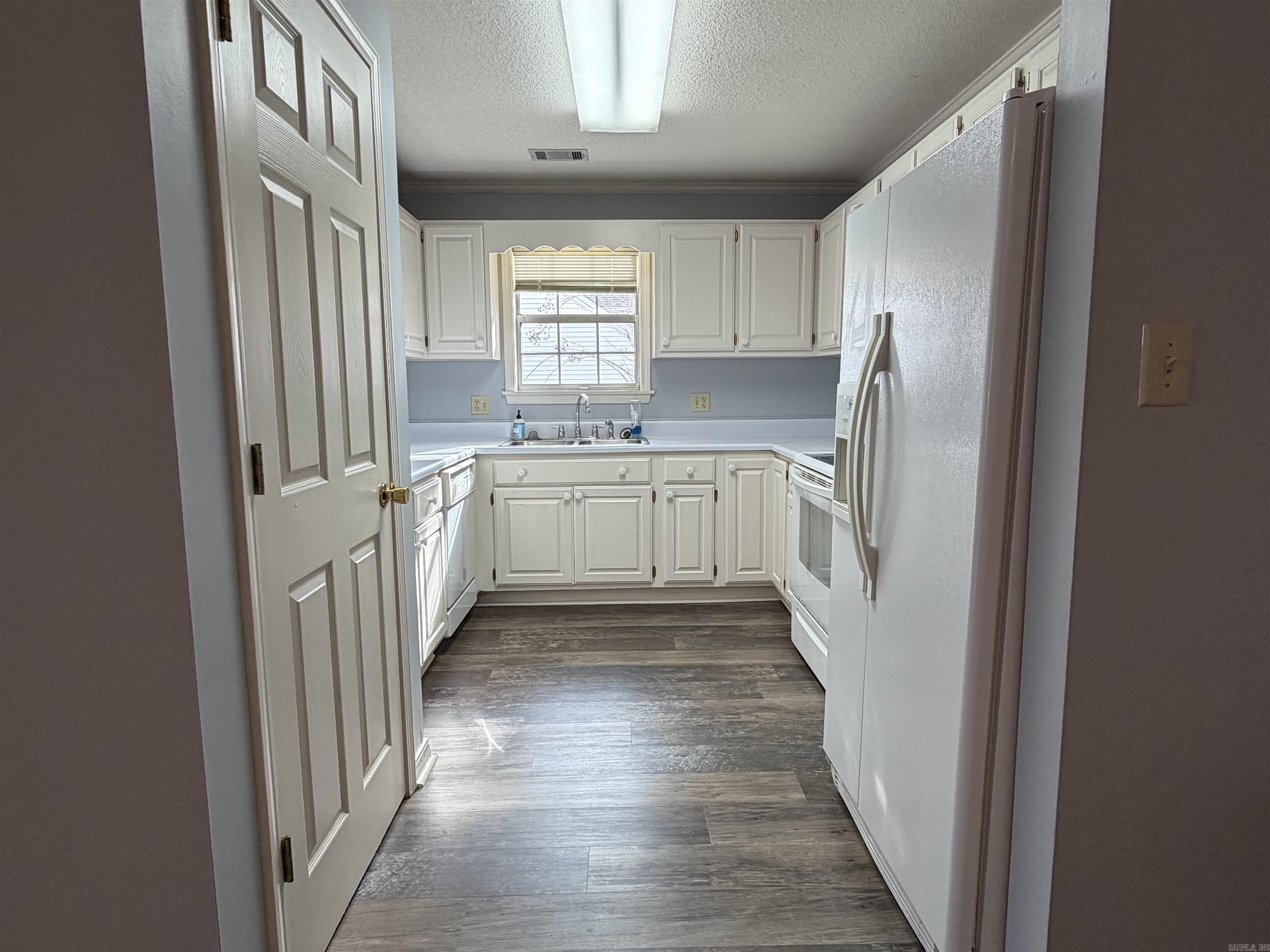 RIVER OAKS TRACE - Residential