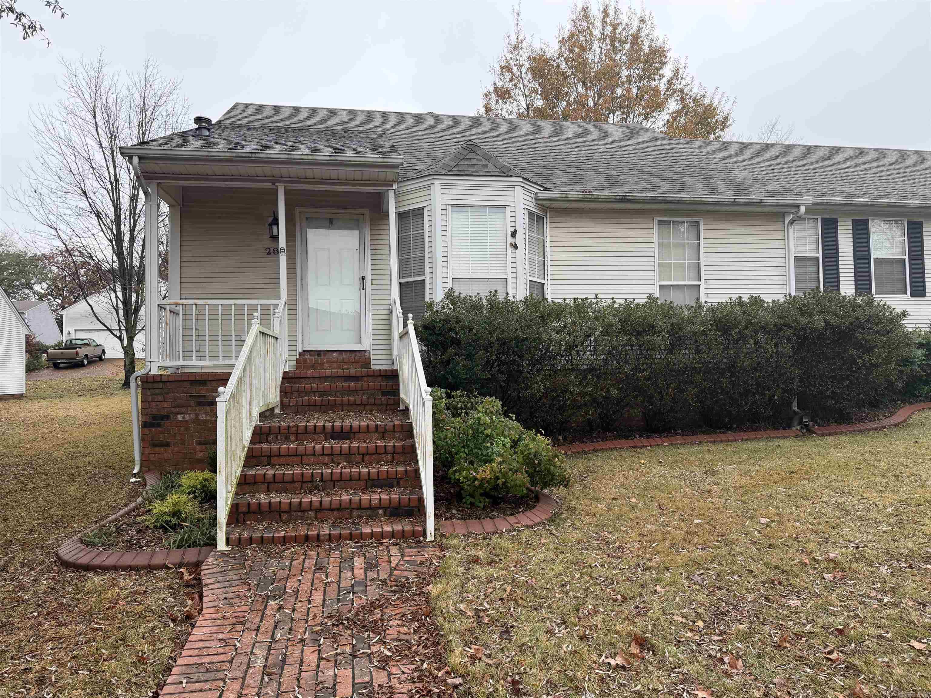 RIVER OAKS TRACE - Residential