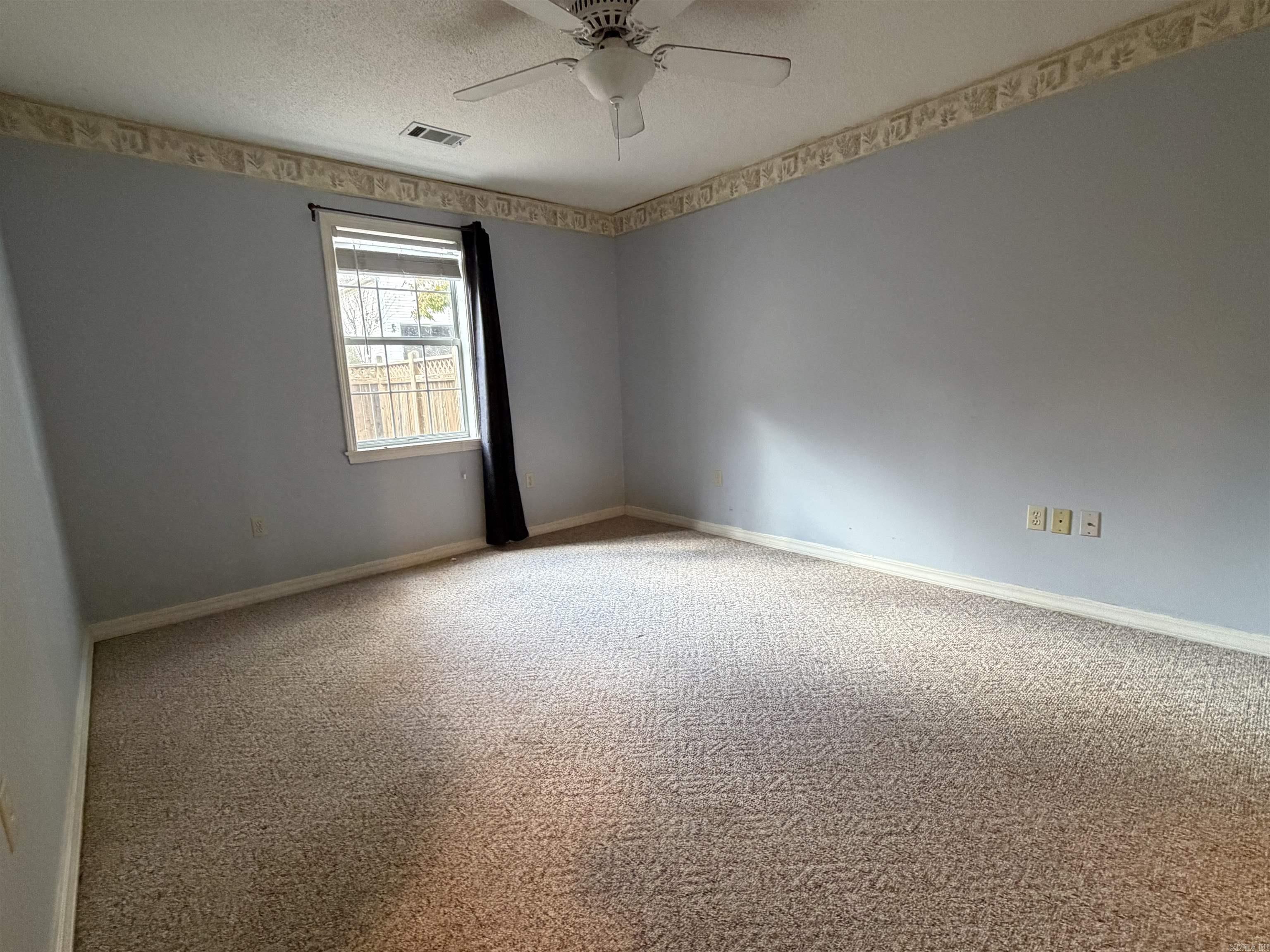 RIVER OAKS TRACE - Residential