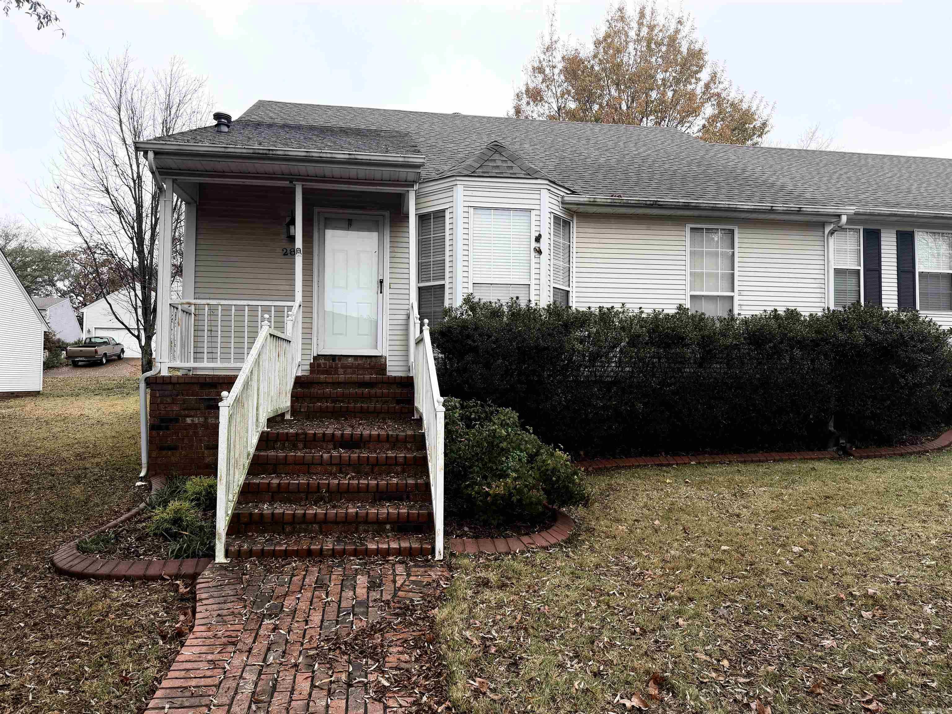 RIVER OAKS TRACE - Residential