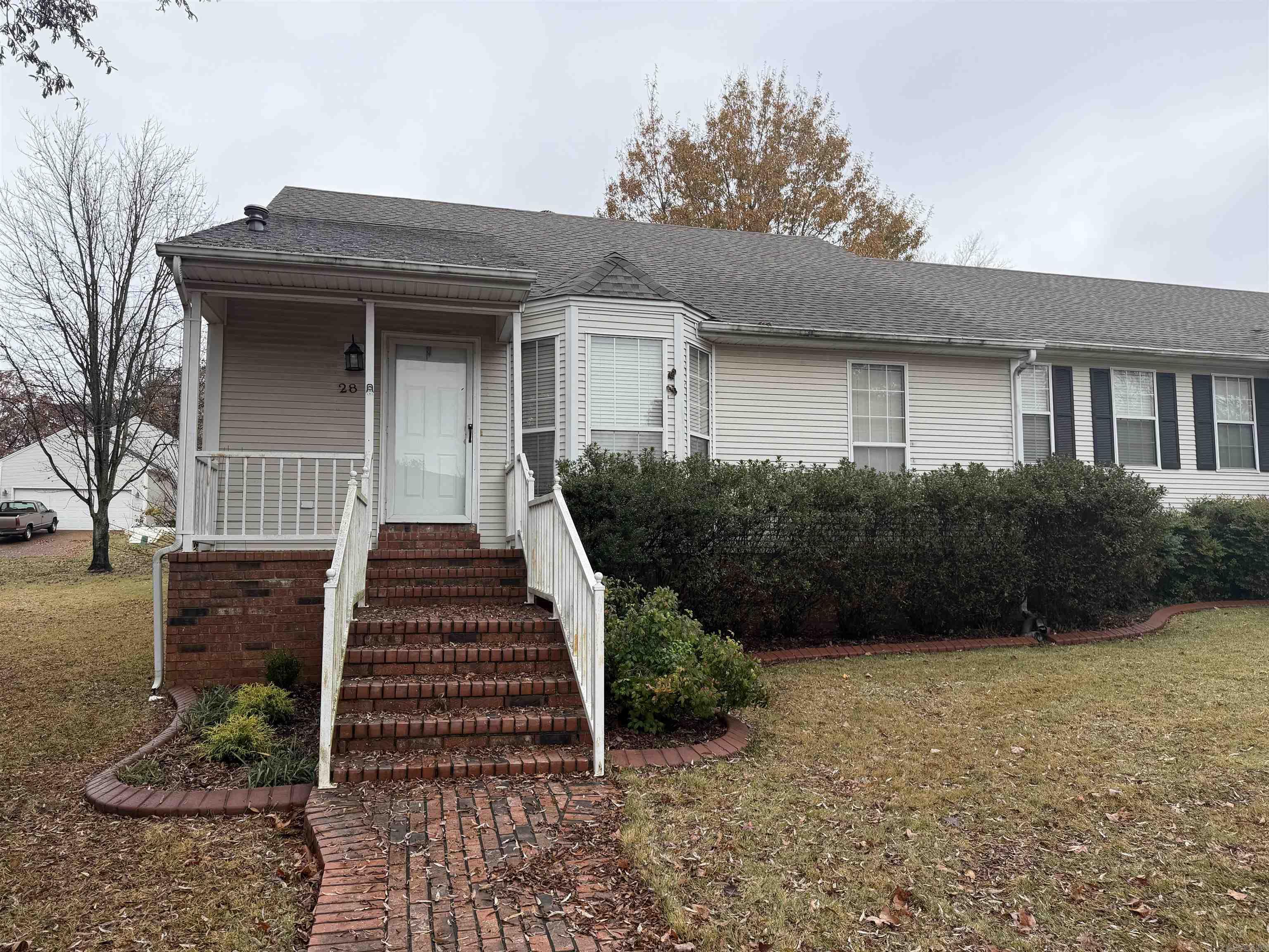 RIVER OAKS TRACE - Residential