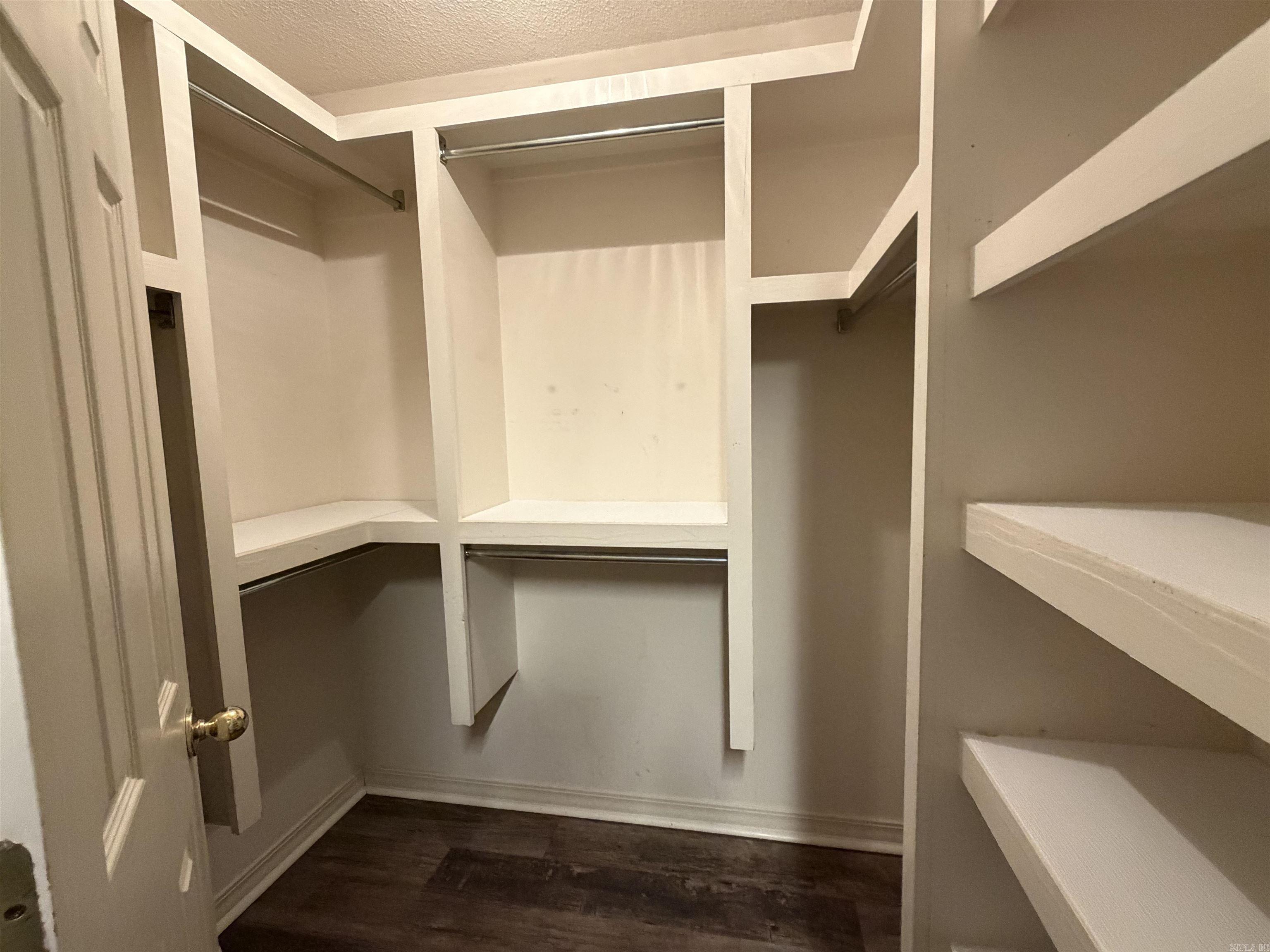 RIVER OAKS TRACE - Residential