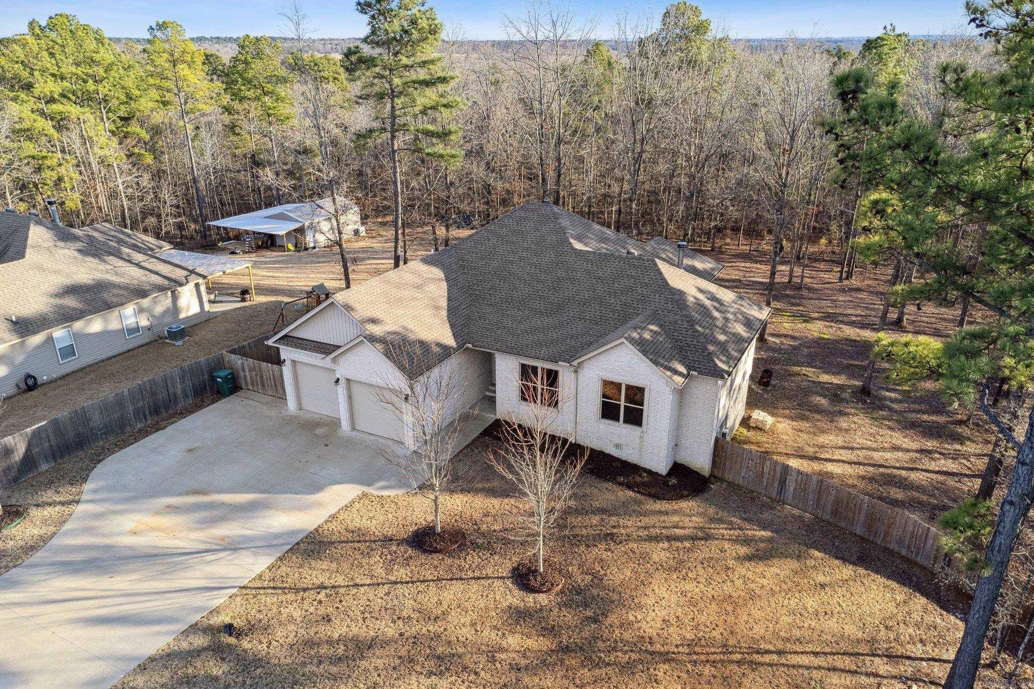 PINEWOOD ESTATES - Residential