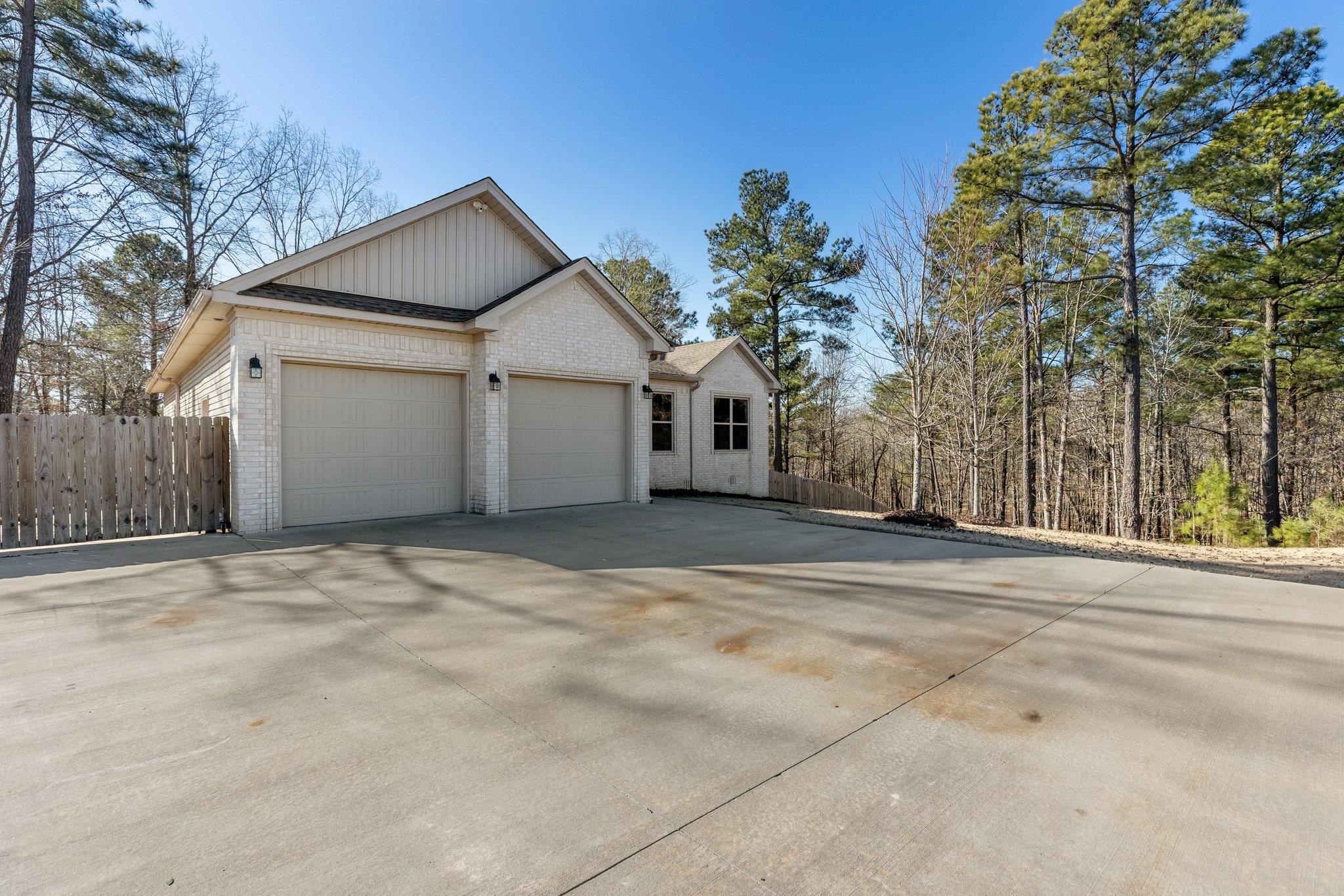 PINEWOOD ESTATES - Residential