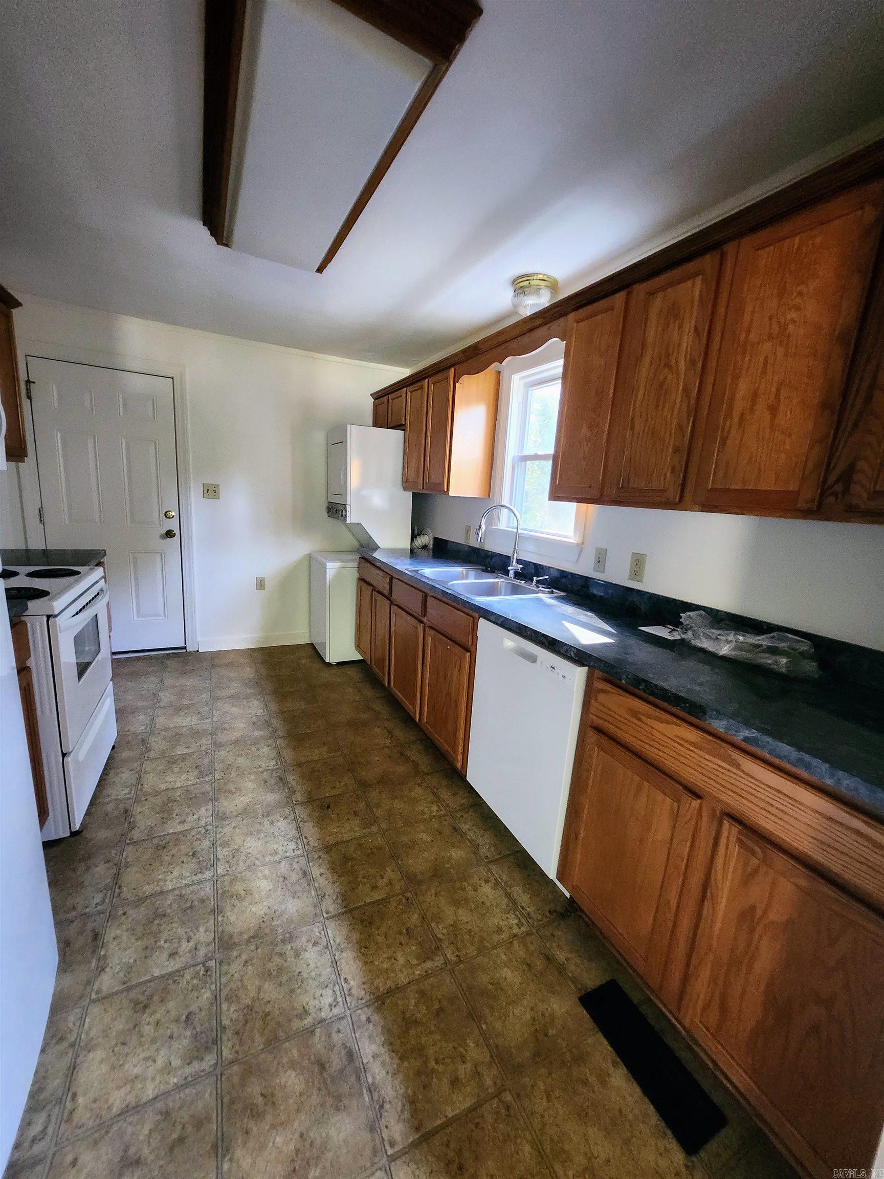 OAK FOREST - Residential Lease