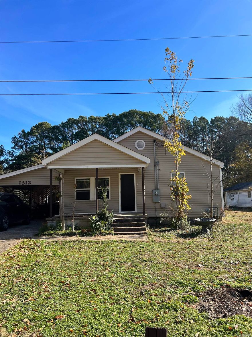 Welcome to the market 1512 Pratt Circle located in Jonesboro, Ar. This home features 2 bedrooms, a bonus room and 1 bathroom. Have you been looking for your first home or first investment property, look no further. Recent updates within in the last five years include new siding and a new roof. Talk to your lender today about an FHA 203k Loan or a rehab loan to make this property just what you are looking for. This home also sits on .52 acre lot so plenty of room for to build a second investment property as well. Call your favorite realtor to see this home and call it your next home.