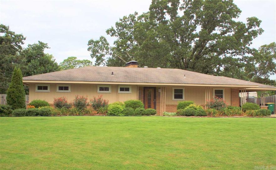 Beautiful Lakewood home right in the heart of NLR! Only 1 block from Lakewood Elementary and Lakewood Lake #3. Incredibly plush front yard with sprinkler system. You will love the updated and open kitchen concept!  You can cook dinner while enjoying the family room overlooking the back yard.  There are new appliances, silestone counter tops and custom cabinets. Both bathrooms have been remodeled and the master shower is AMAZING with dual shower heads and floor to ceiling tile. This home is a must see ASAP!