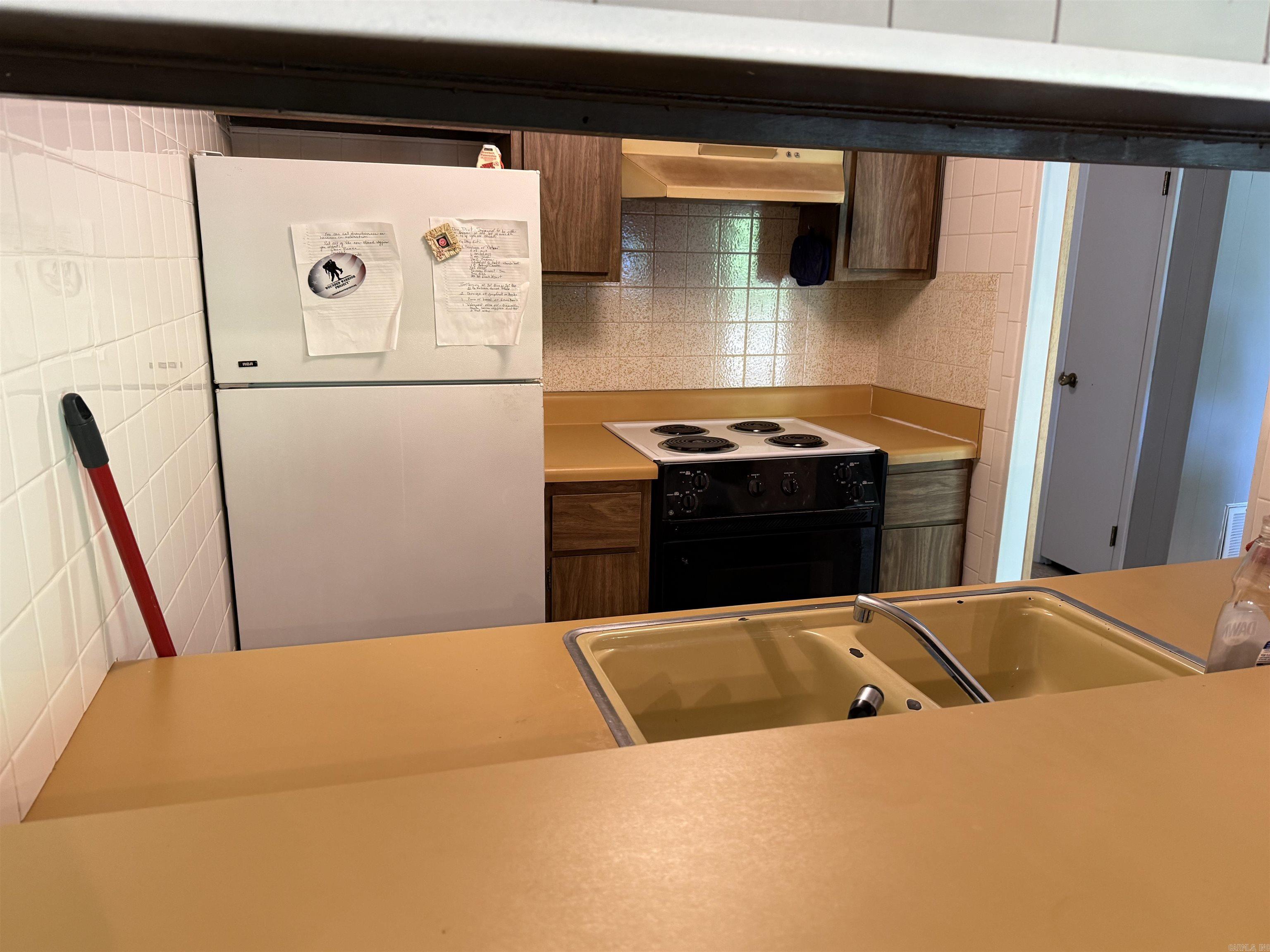 CHELSEA HEIGHTS CONDO - Residential
