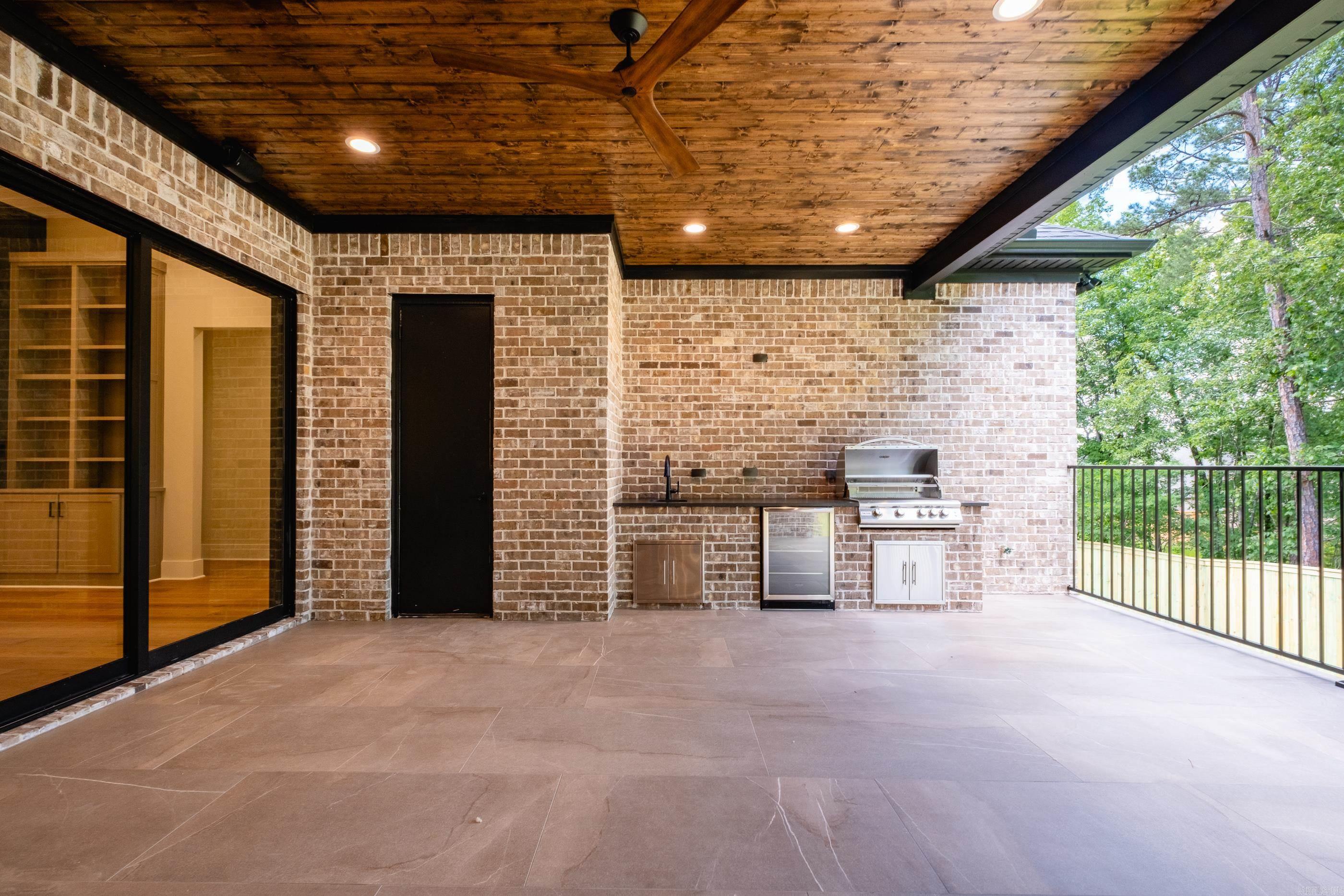 CHENAL VALLEY ABINGTON COURT - Residential