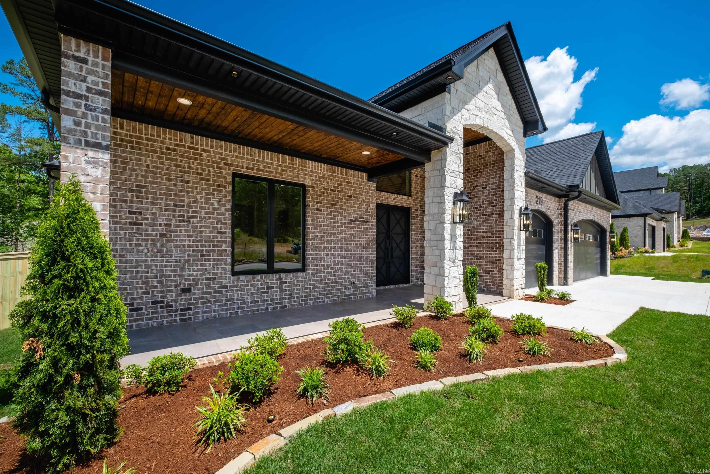 CHENAL VALLEY ABINGTON COURT - Residential