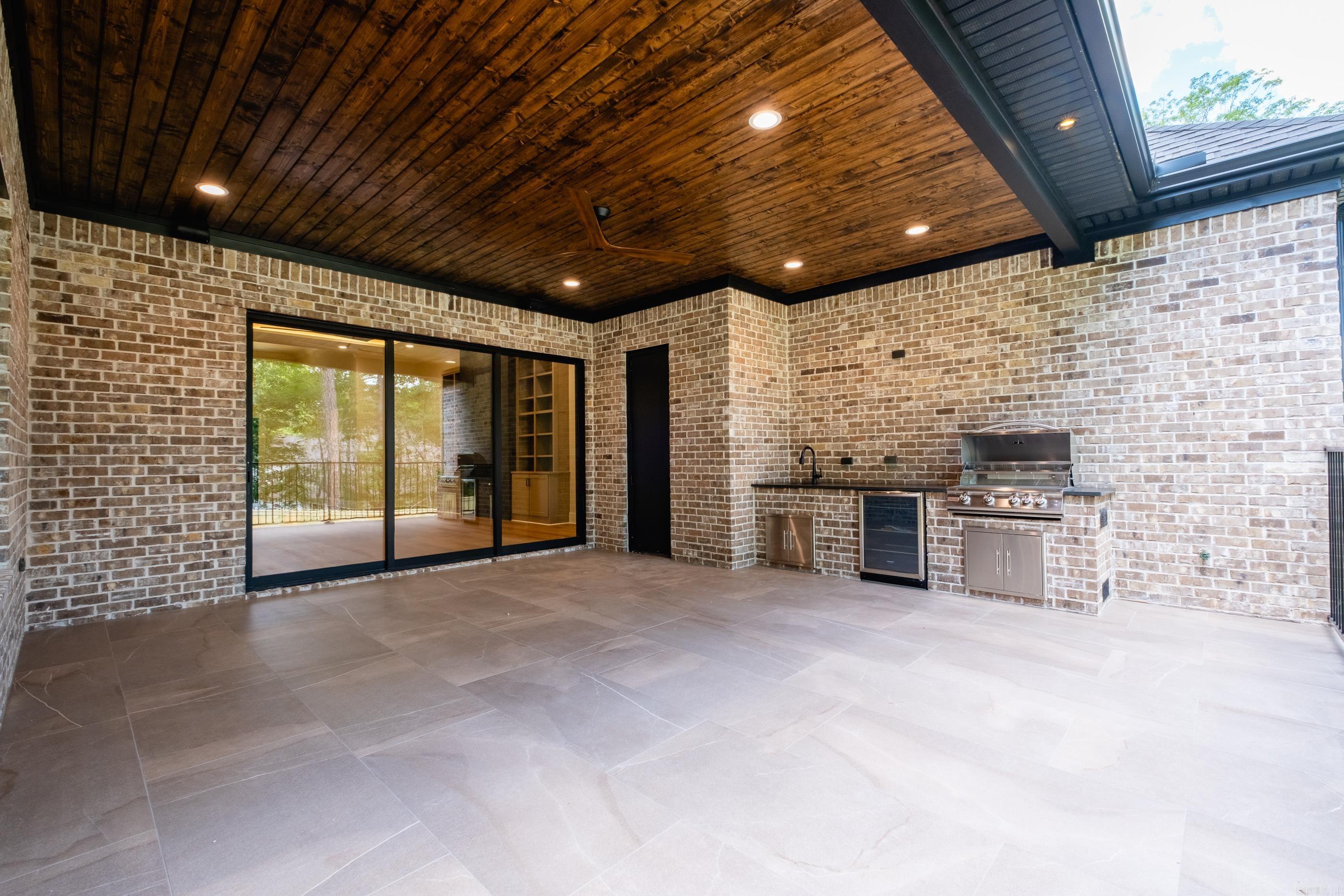 CHENAL VALLEY ABINGTON COURT - Residential