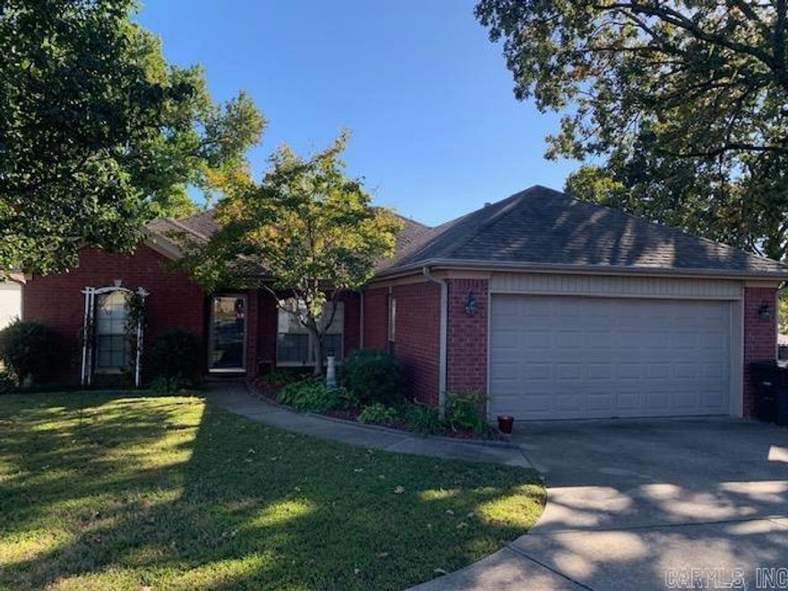 GREAT HOME ON CUL-DE-SAC IN SHERWOOD**LARGE GREATROOM W/TRAY CEILING IS OPEN TO KITCHEN/DINING**SPLIT FLOOR PLAN**LARGE MASTER BR & MASTER BATH HAS DOUBLE VANITY & DOUBLE CLOSETS PLUS JETTED TUB AND WALK-IN SHOWER**KITCHEN FEATURES A BREAKFAST BAR & PANTRY PLUS NEW STOVE & DISPOSAL PLUS INSTANT HOT WATER FEATURE**PRIVACY FENCED BACKYARD WITH DECK**AGENTS PLEASE SEE REMARKS**